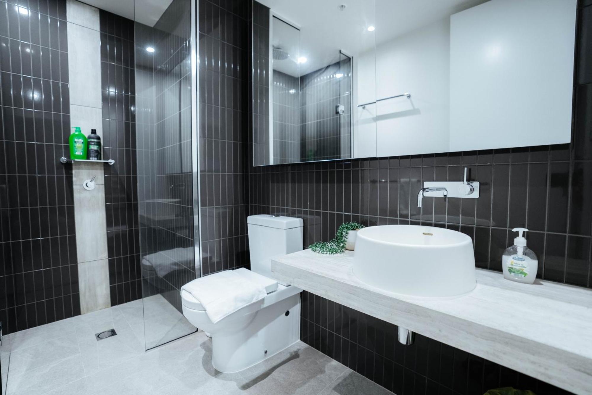 Cozy Spacious 2b2b Cbd Apartment