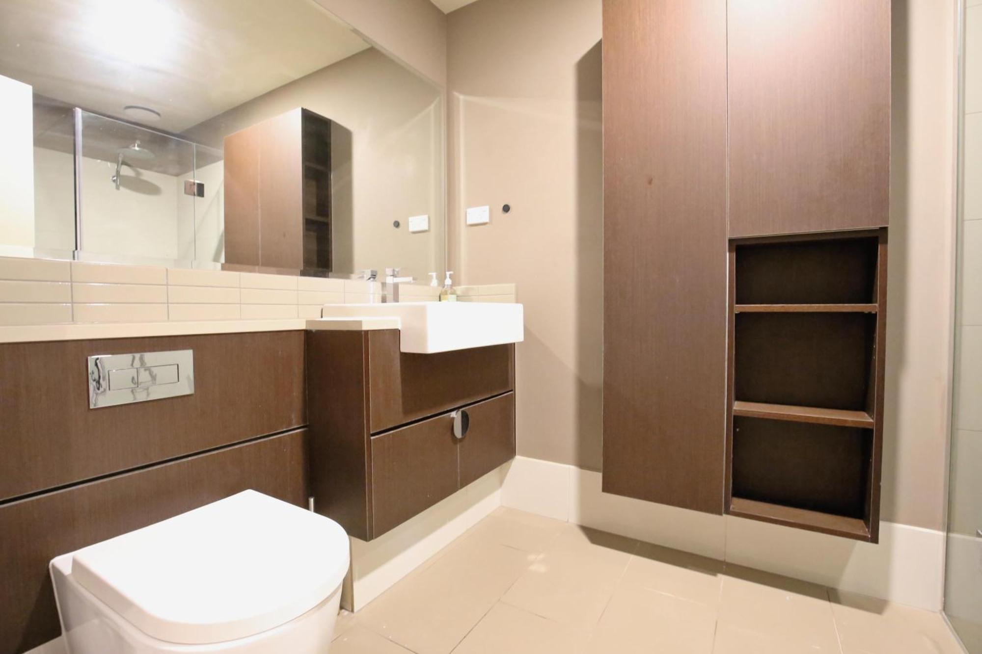 Cozy Cbd 2b2b In Prime Location Apartment *