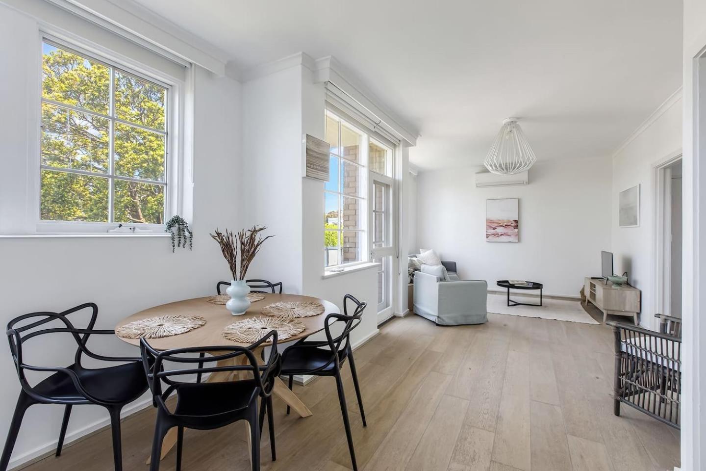 A Radiant Escape Steps From Shops And Metro *