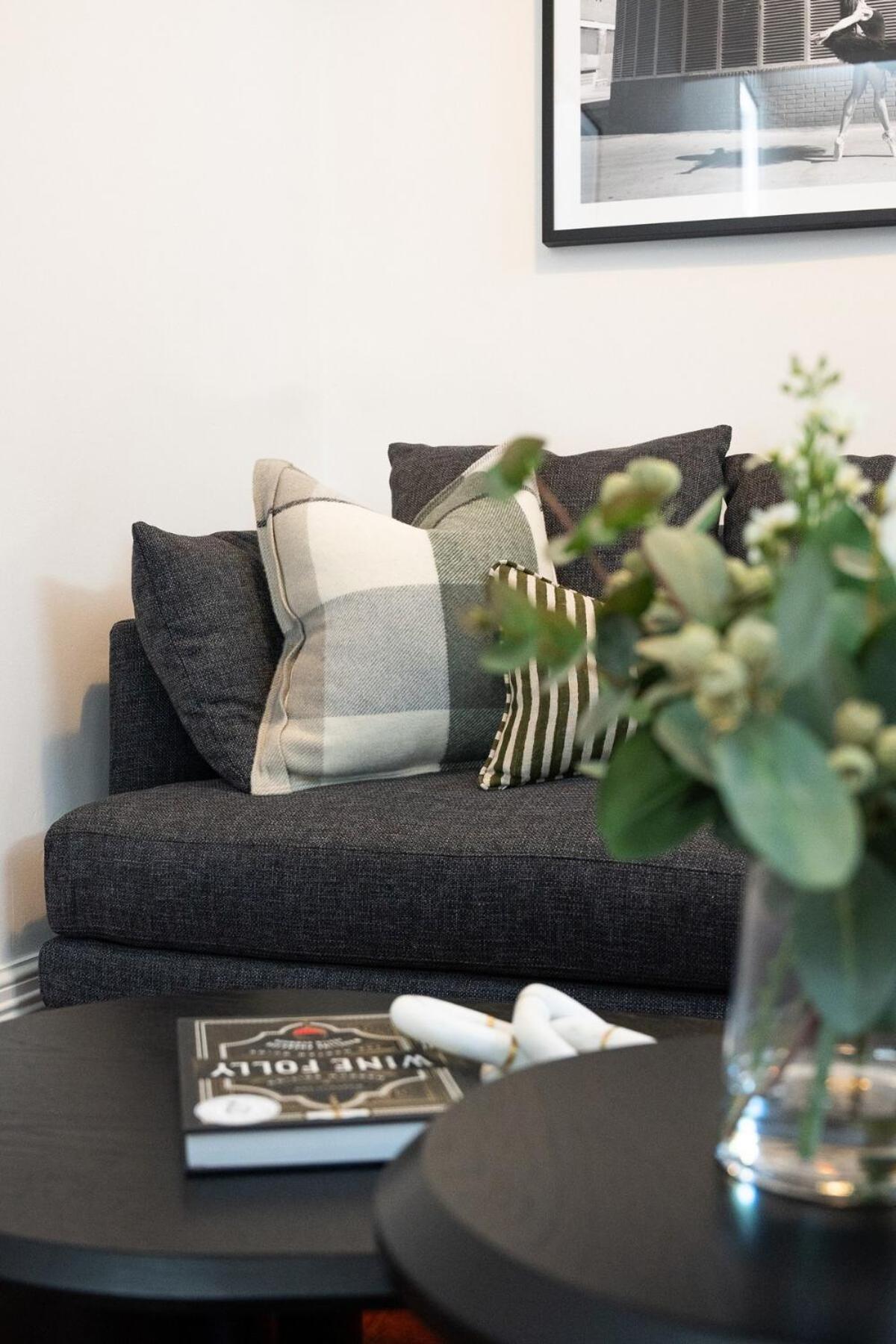 Prahran Timeless & Modern Haven, With Parking Holiday home *