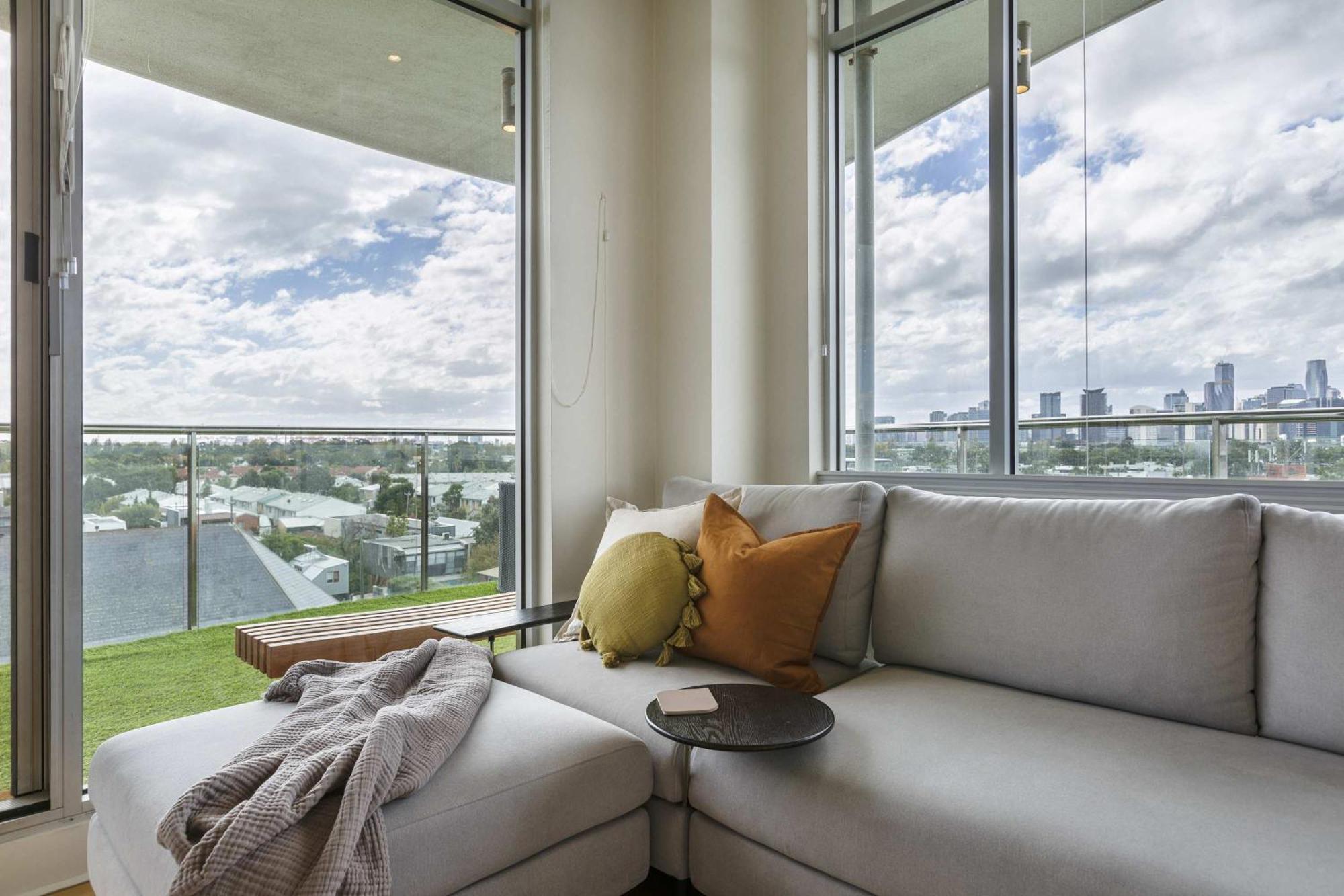 Magnificent With Car Park And Easy Access To The Apartment *