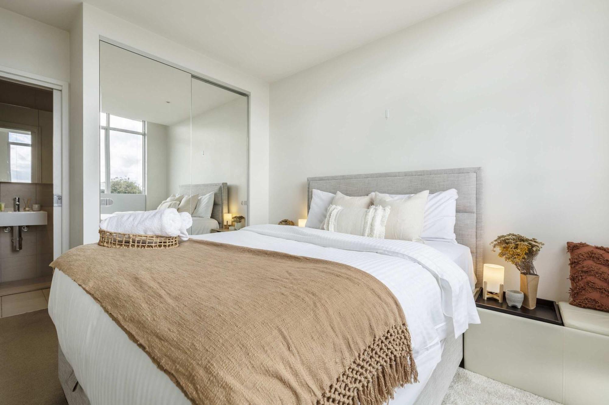 Magnificent With Car Park And Easy Access To The Apartment *