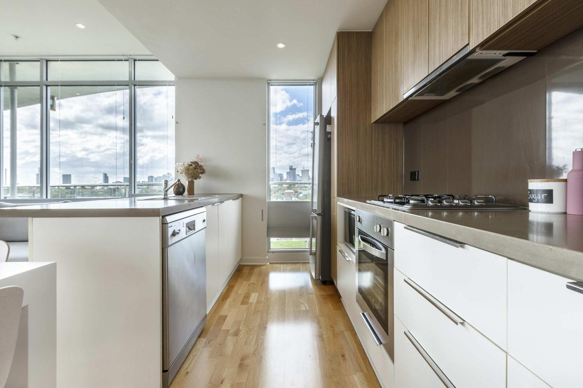 Magnificent With Car Park And Easy Access To The Apartment Melbourne