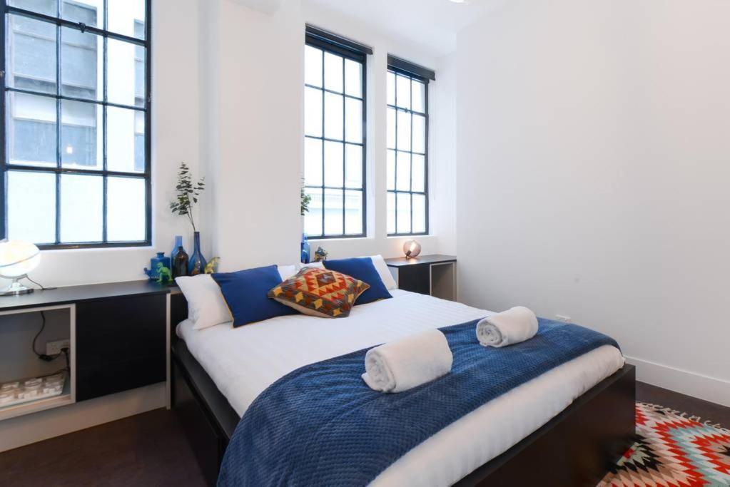 Spacious Designer Warehouse Cbd Apartment *