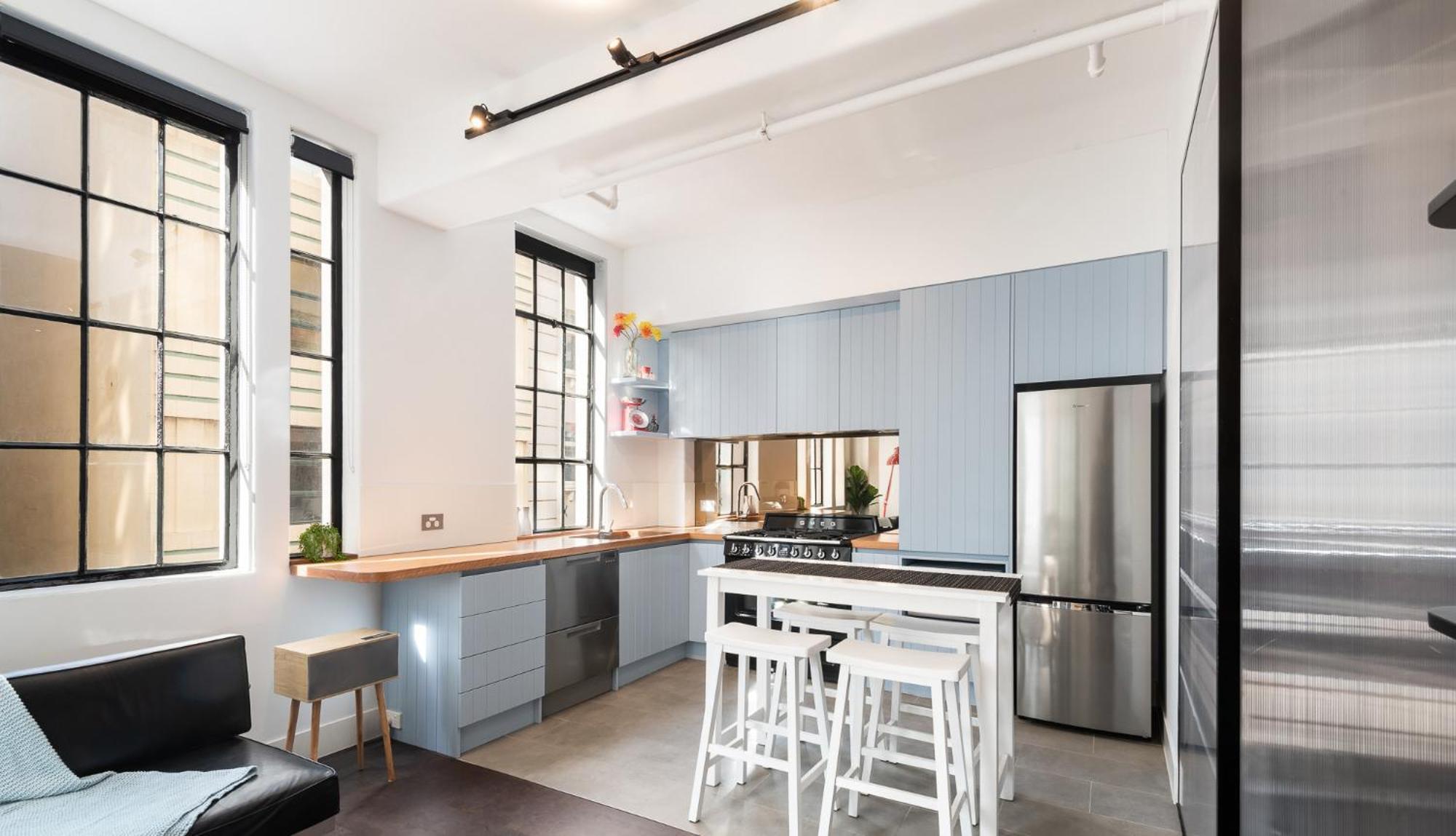 Spacious Designer Warehouse Cbd Apartment Melbourne
