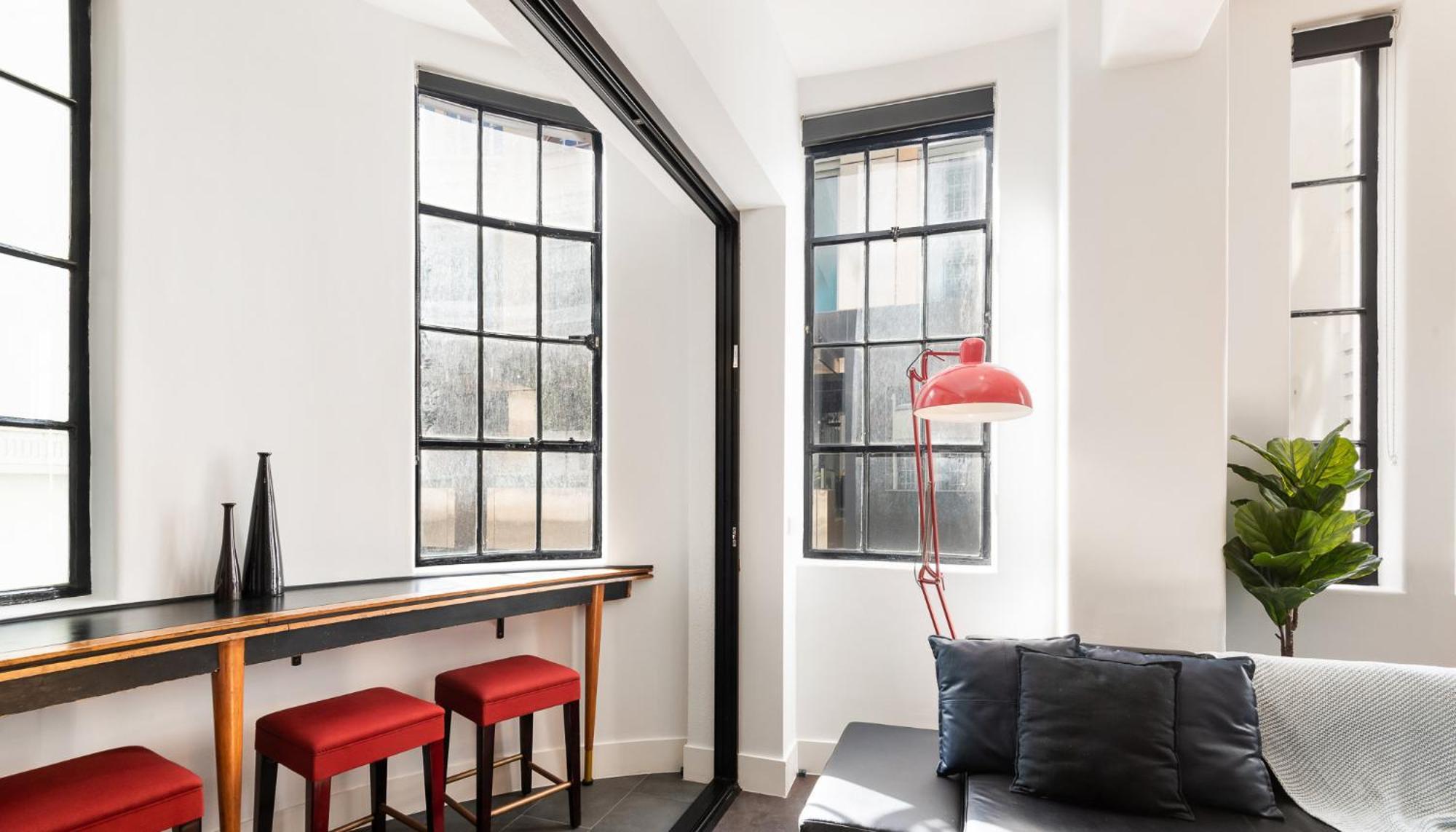 Spacious Designer Warehouse Cbd Apartment *