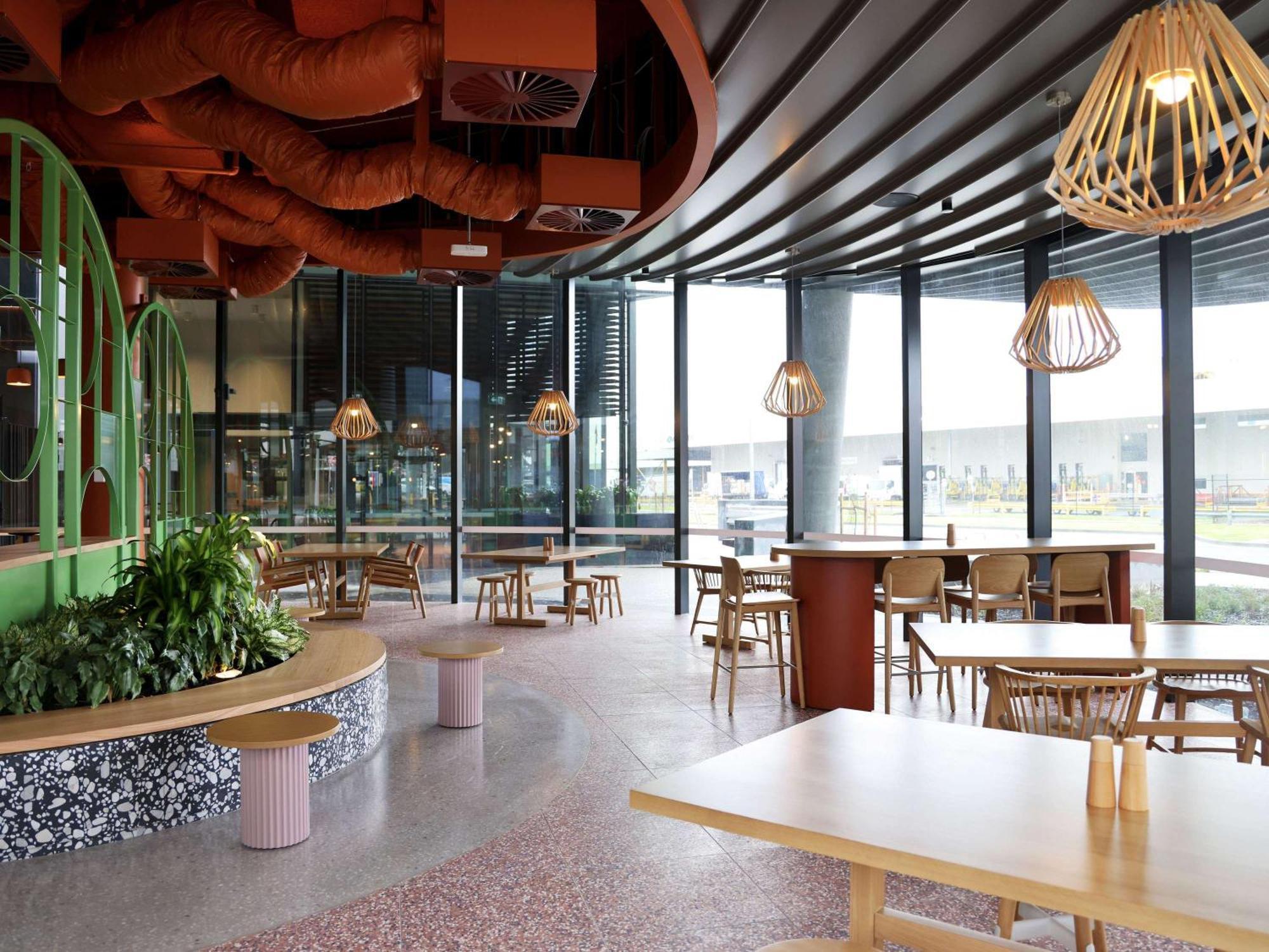 Hotel Novotel Airport 4*