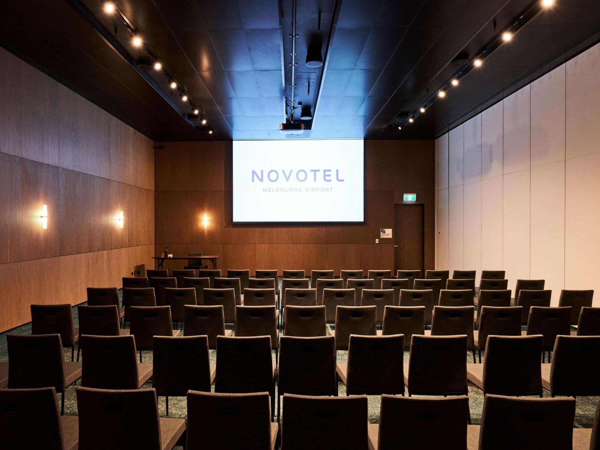 Novotel Airport 4*