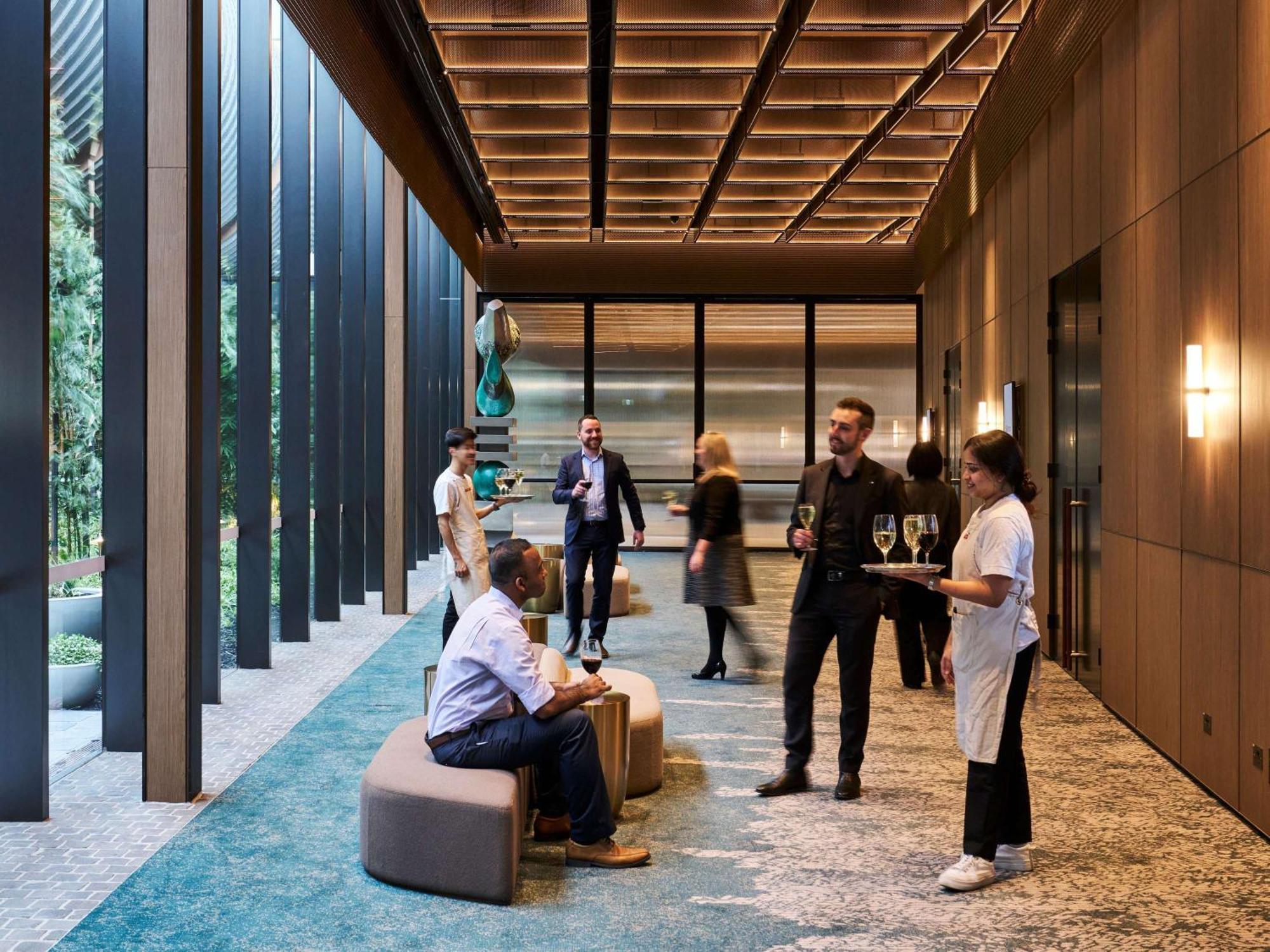 Novotel Airport Hotel 4*