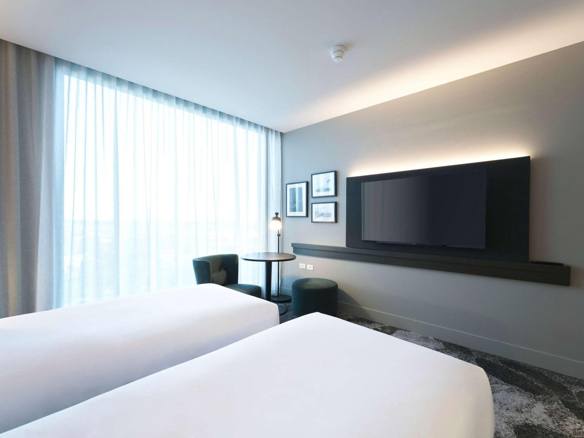 Novotel Airport 4*