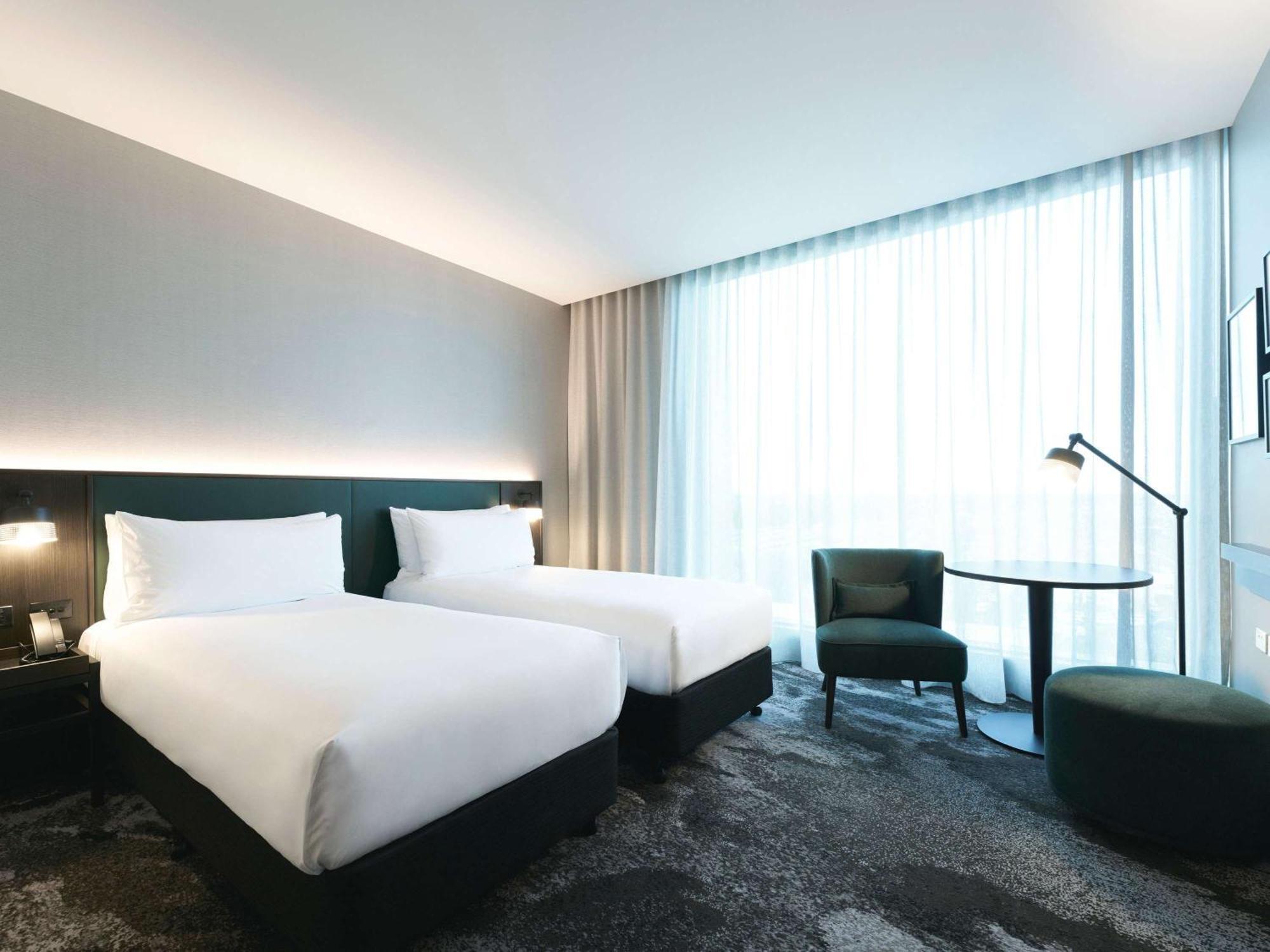 Novotel Airport 4*