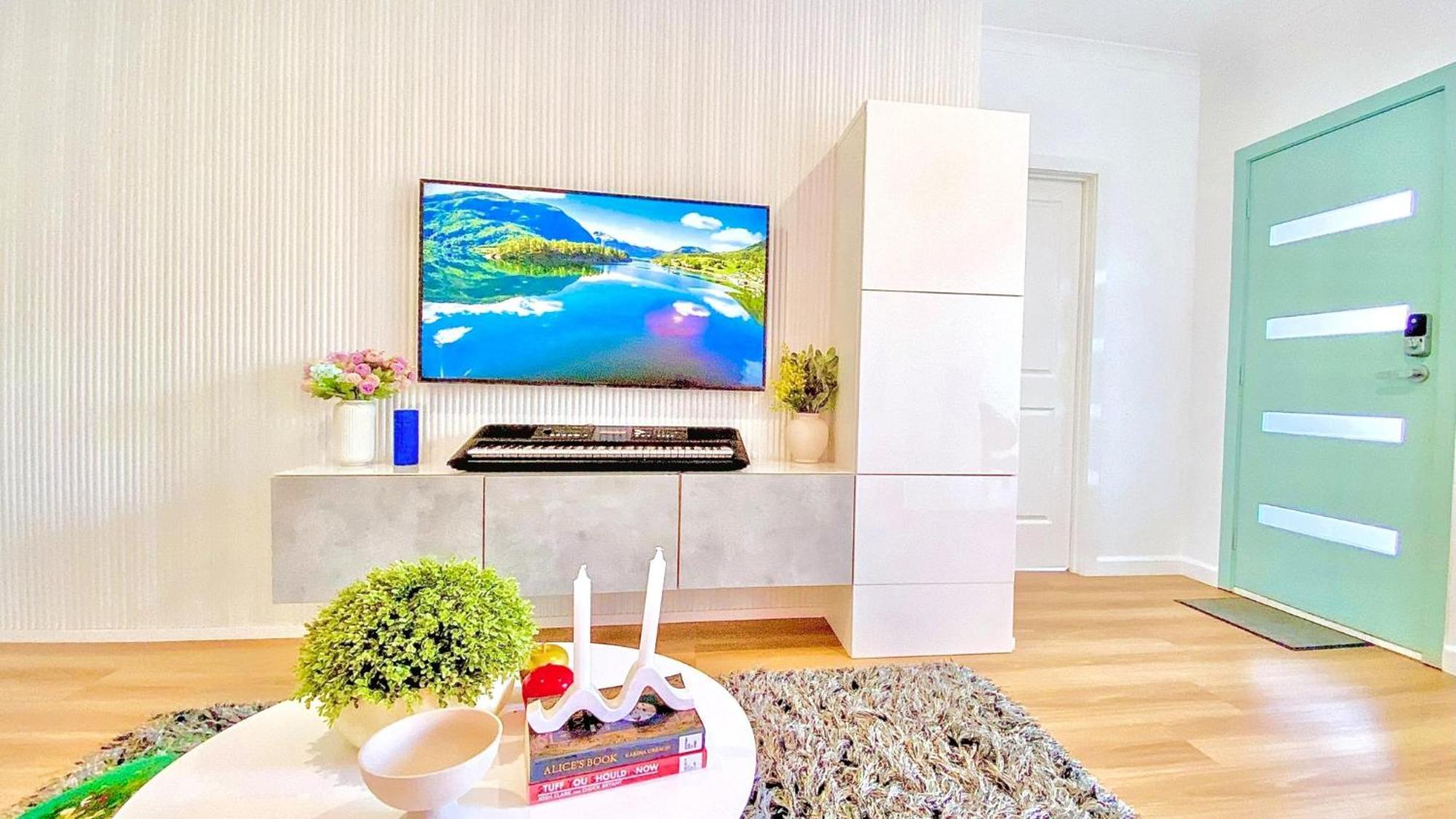 Convenient L Backyard Bbq L Playground L Park View Holiday home Melbourne