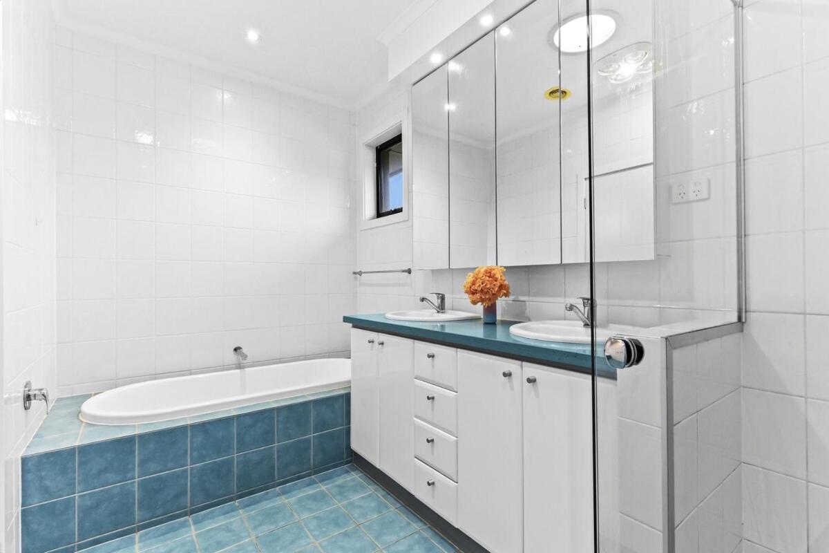 Spacious, Cozy & Entertaining 4br House * Melbourne
