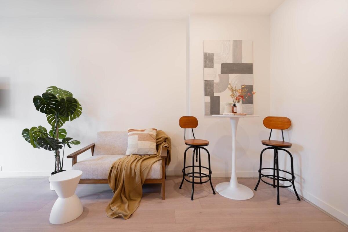 Apartment Unparalleled Convenience Great Amenity #eq06 Melbourne