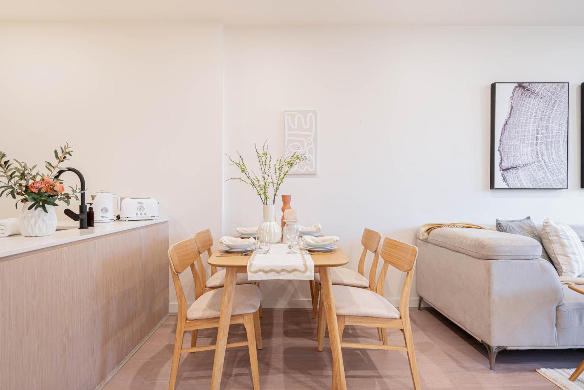Apartment Unparalleled Convenience 2br Free Parking #eq07 Melbourne