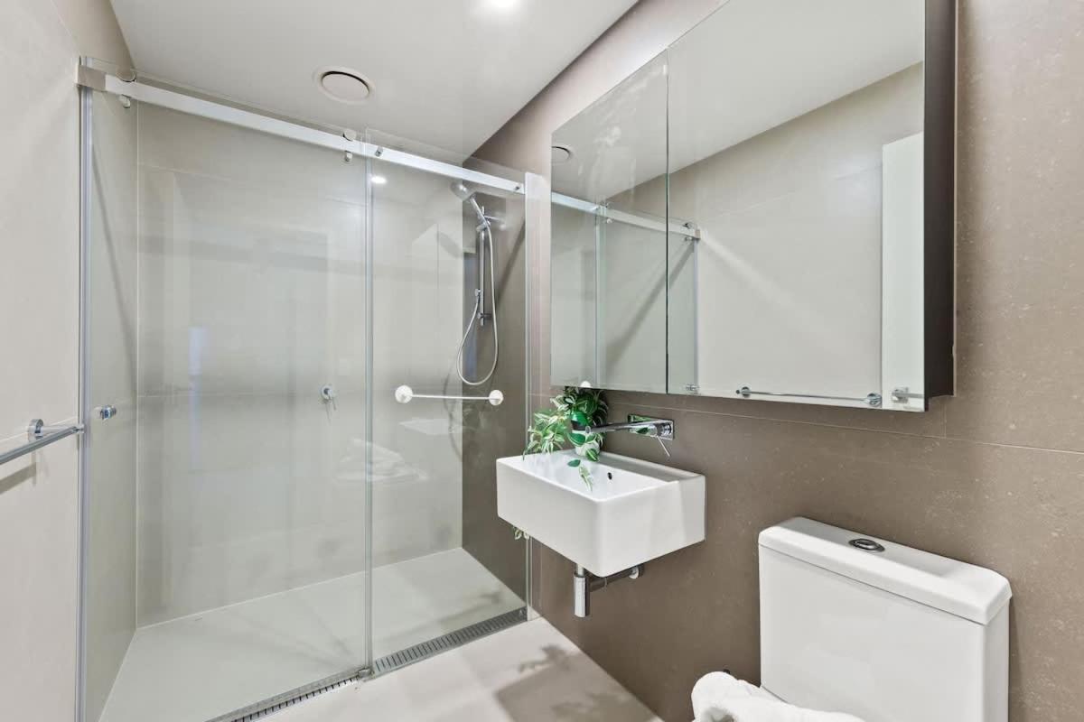 Apartment Modern 2br On Collins Skyline Views & Parking