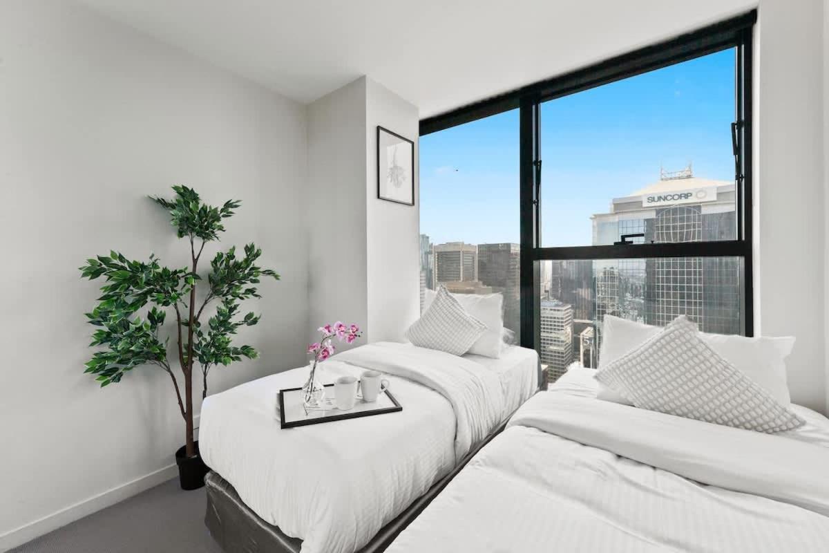 Modern 2br On Collins Skyline Views & Parking Apartment Melbourne