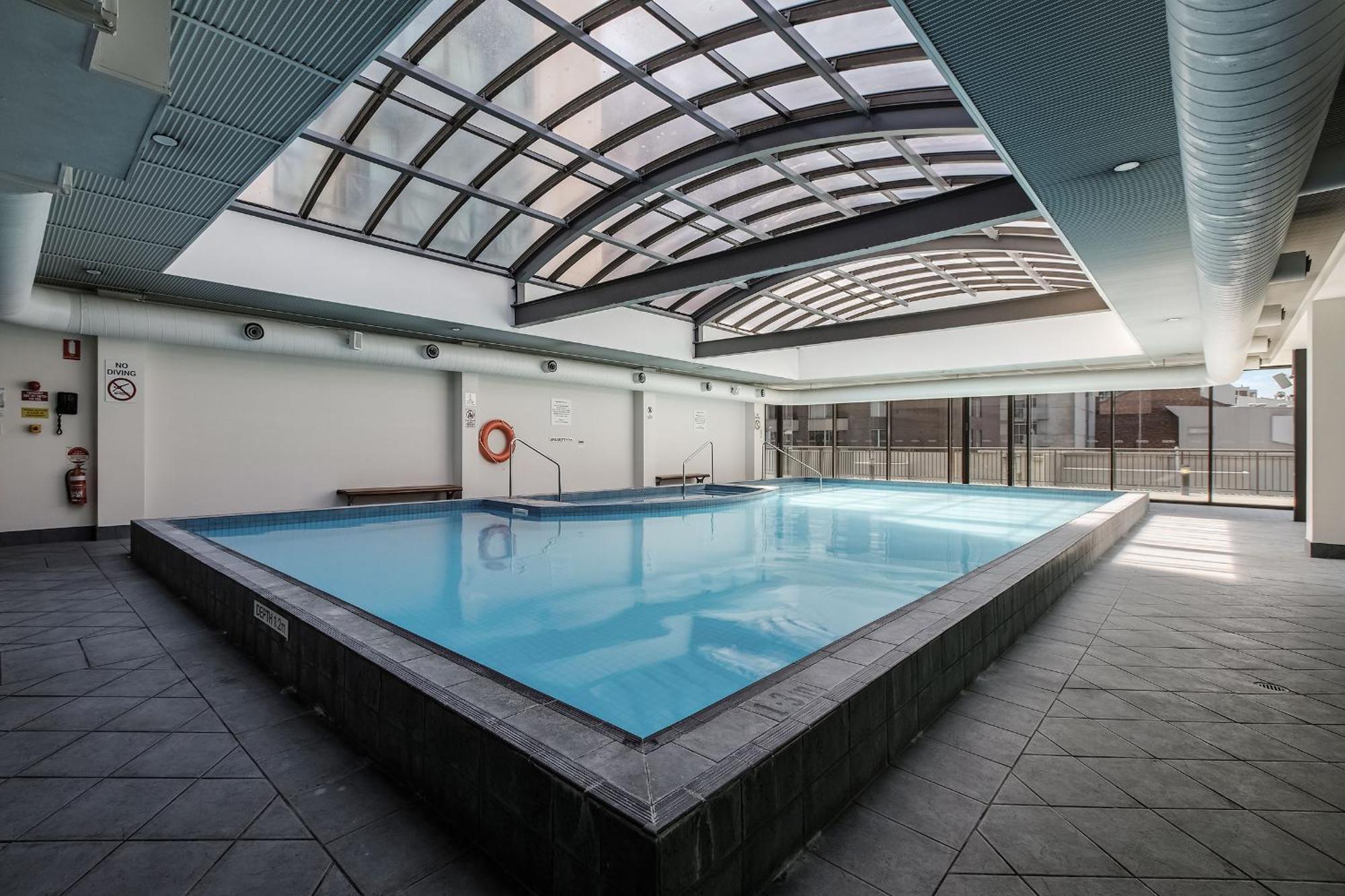 Modern Nomads Elegant In The Heart Of Cbd With Pool & Balcony Apartment *