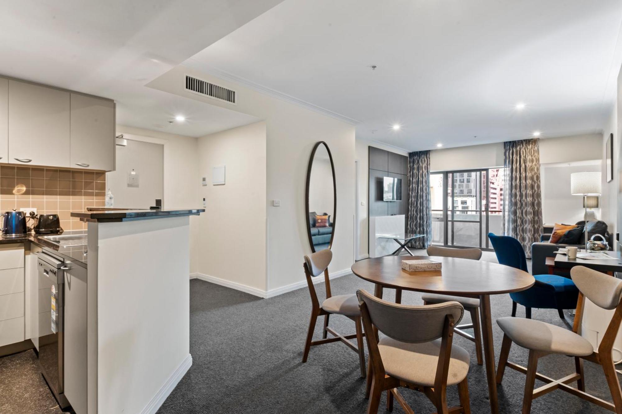 Apartment Modern Nomads Fine City-bound Living With King Bed & Balcony Melbourne