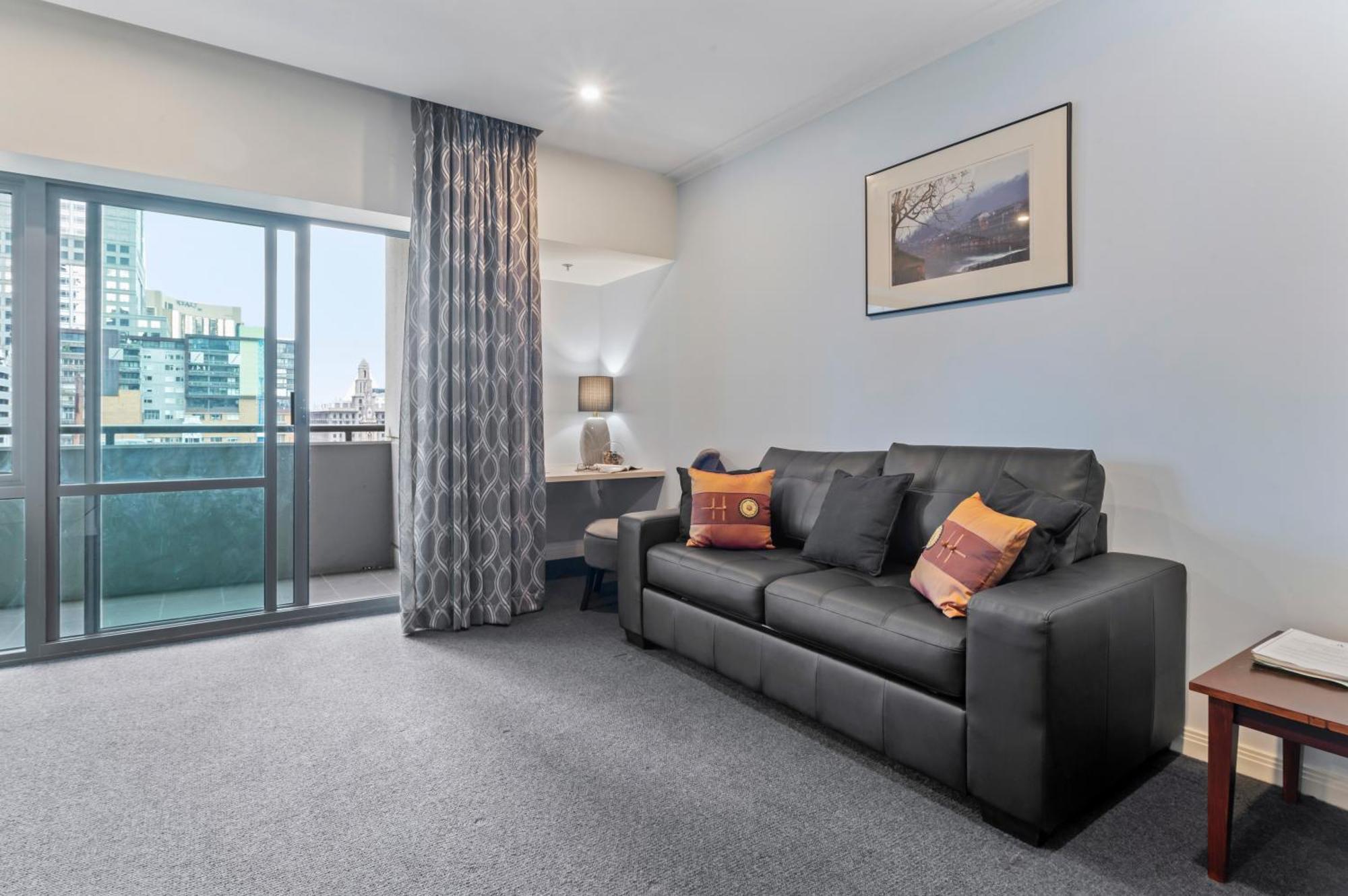 Modern Nomads Fine City-bound Living With King Bed & Balcony