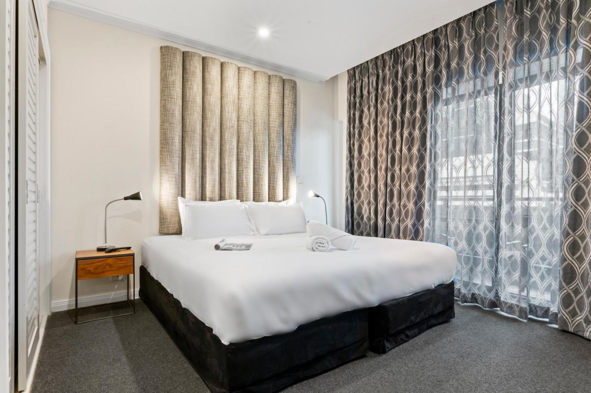 Modern Nomads Fine City-bound Living With King Bed & Balcony Apartment *
