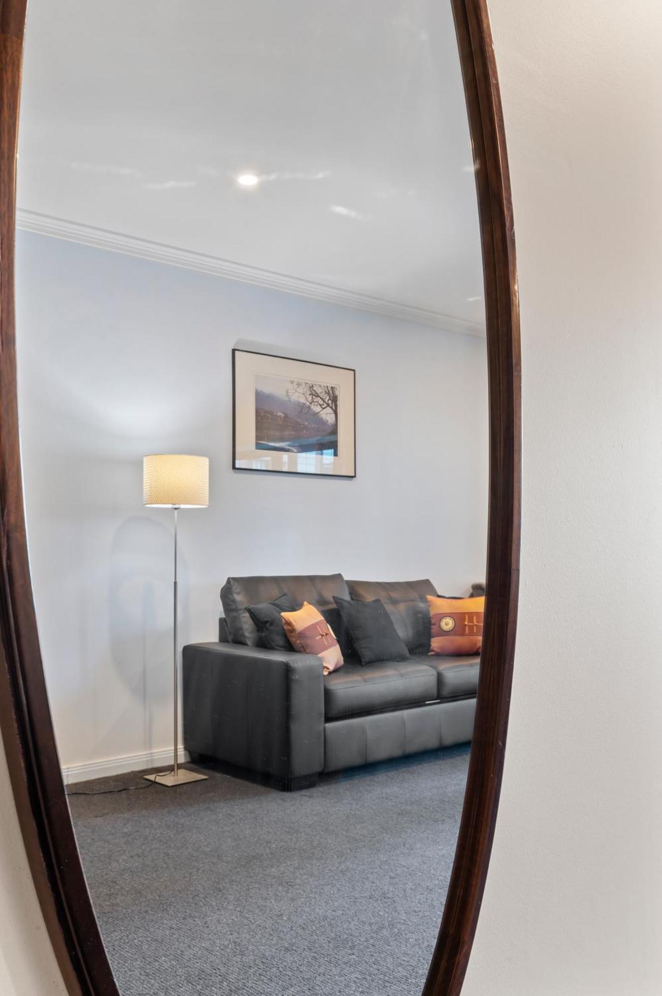 Modern Nomads Fine City-bound Living With King Bed & Balcony Apartment Melbourne