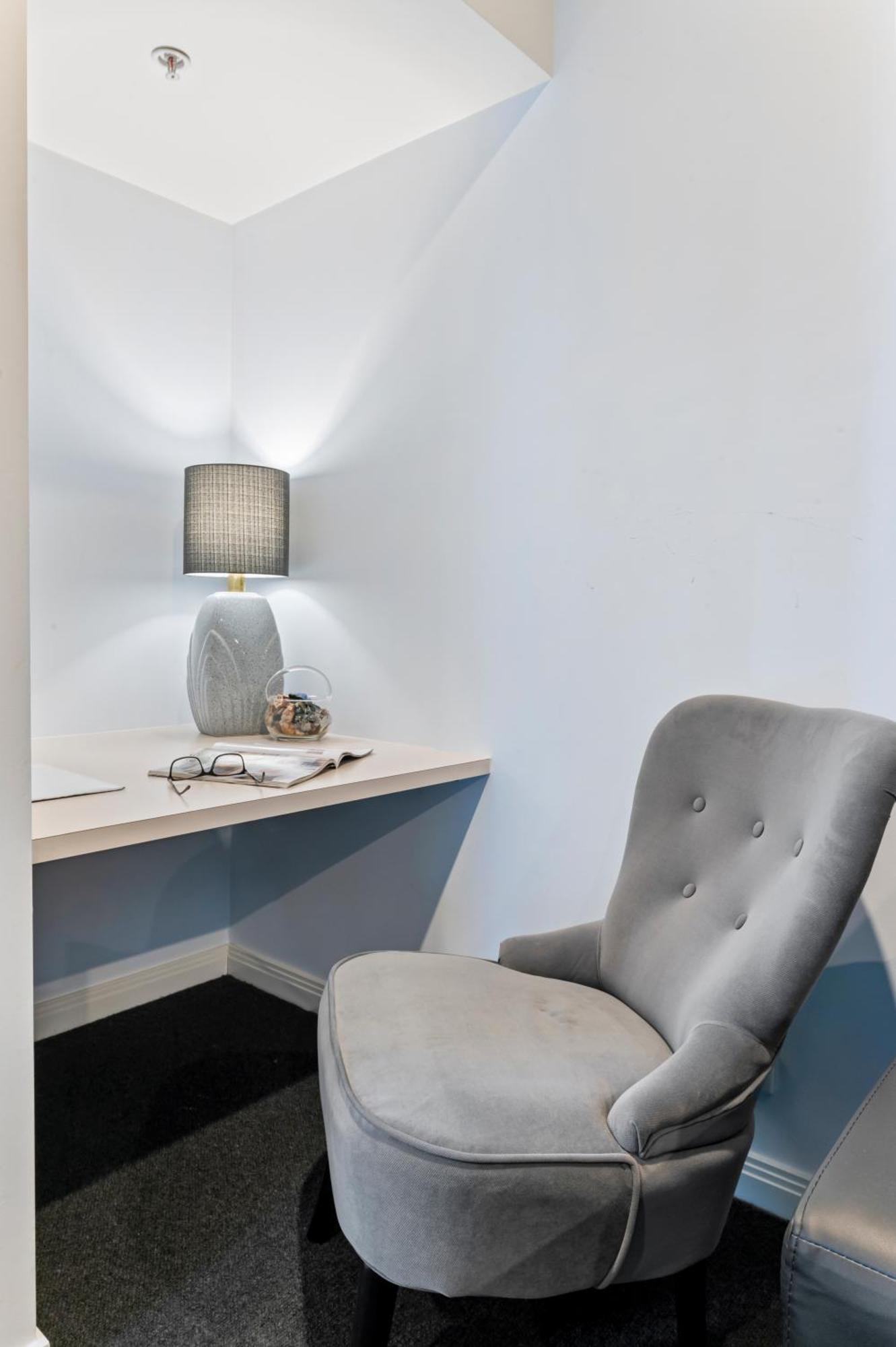 Modern Nomads Fine City-bound Living With King Bed & Balcony