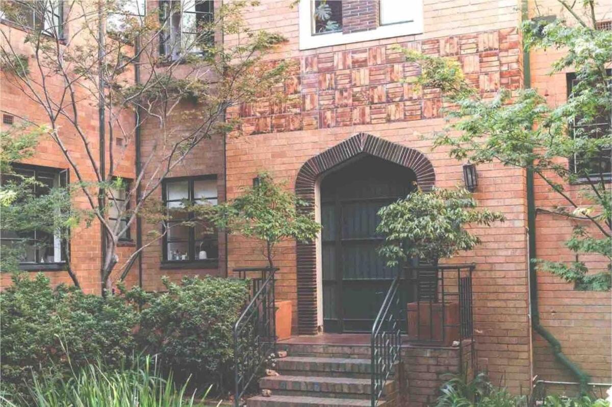 Two Bedr Art Deco Flat - East Melb - 5min To Mcg * Melbourne