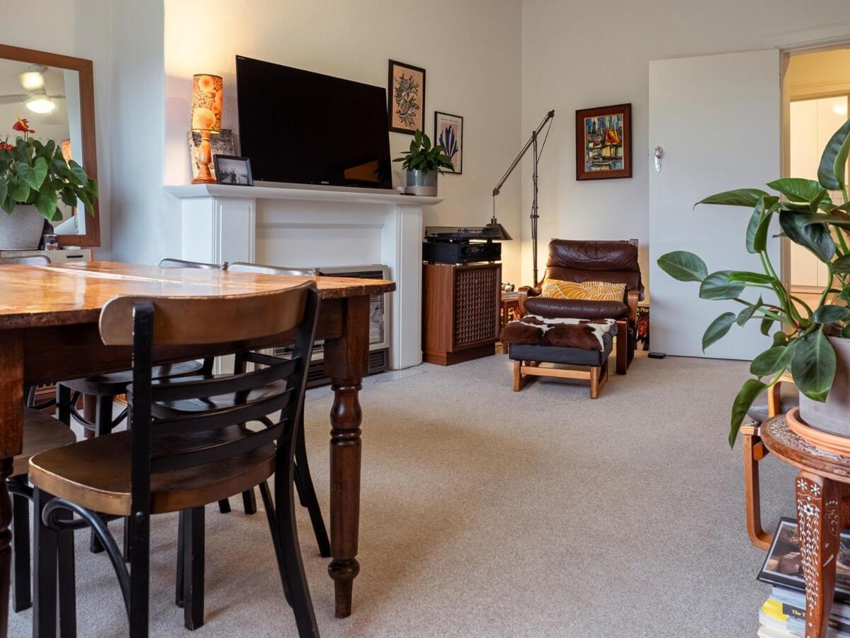 Two Bedr Art Deco Flat - East Melb - 5min To Mcg
