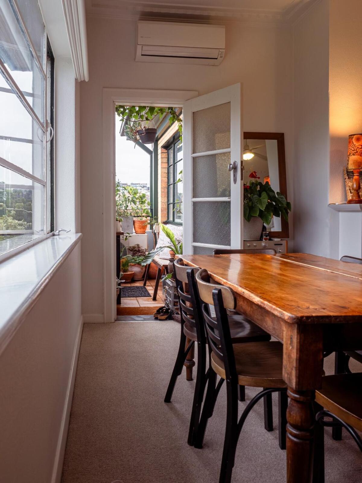 Two Bedr Art Deco Flat - East Melb - 5min To Mcg