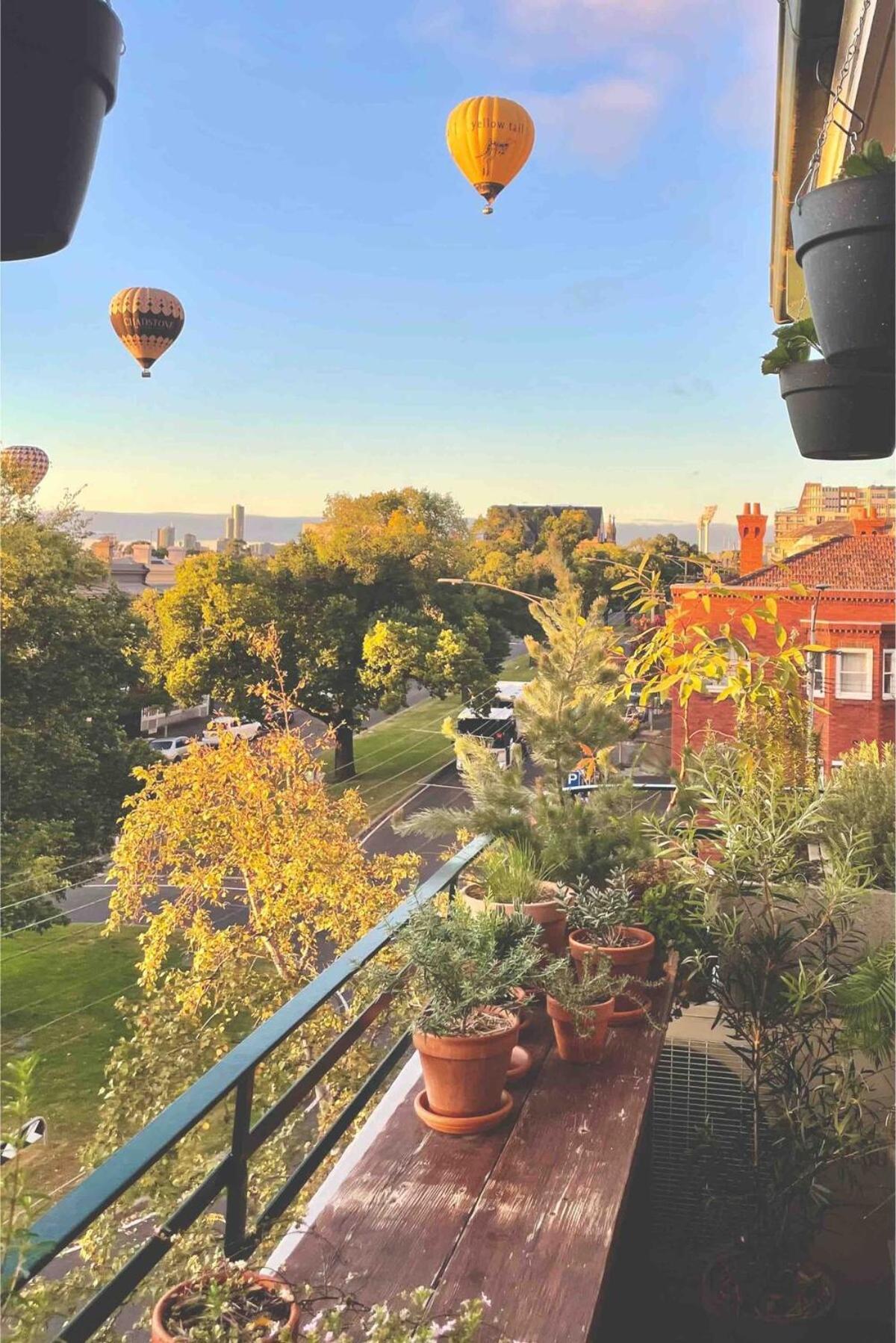 Two Bedr Art Deco Flat - East Melb - 5min To Mcg Melbourne