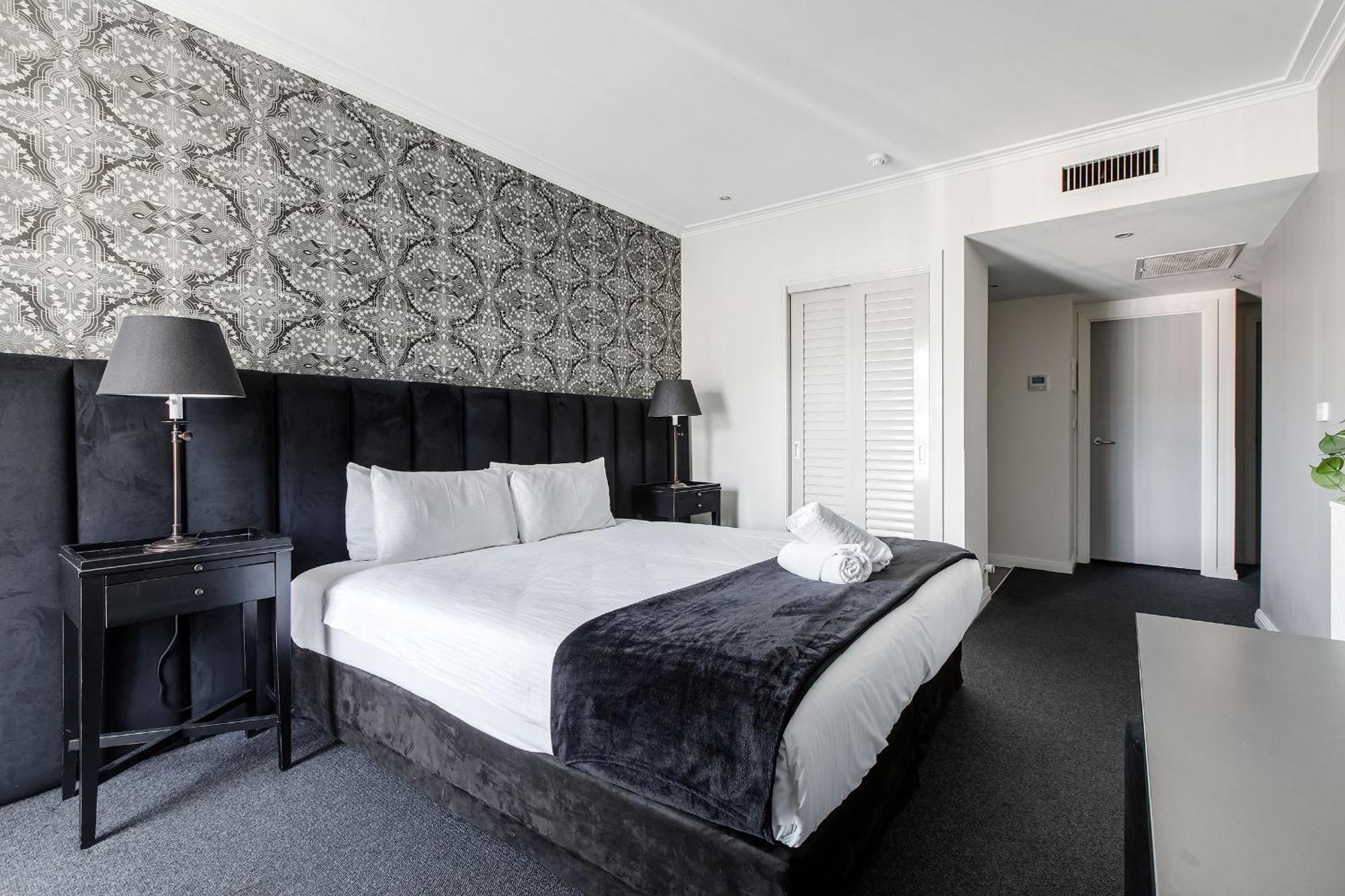Apartment Modern Nomads Classic Styled King With Indoor Pool *