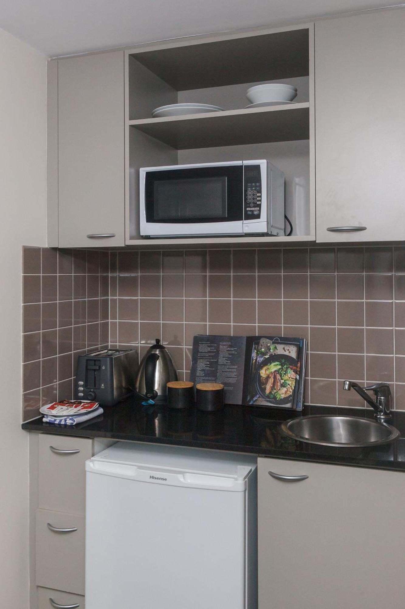 Modern Nomads Classic Styled King With Indoor Pool * Melbourne