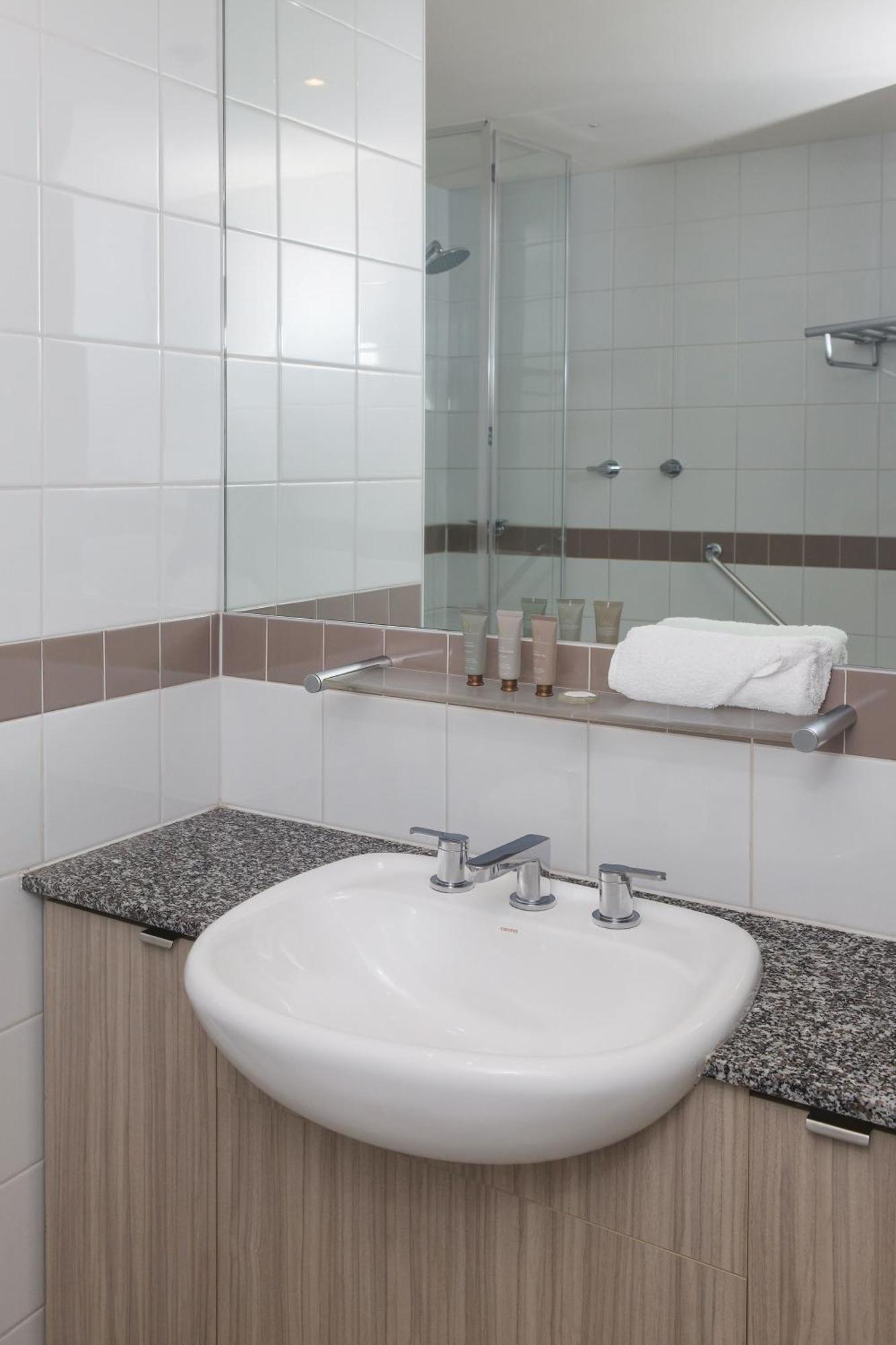 Apartment Modern Nomads Classic Styled King With Indoor Pool *