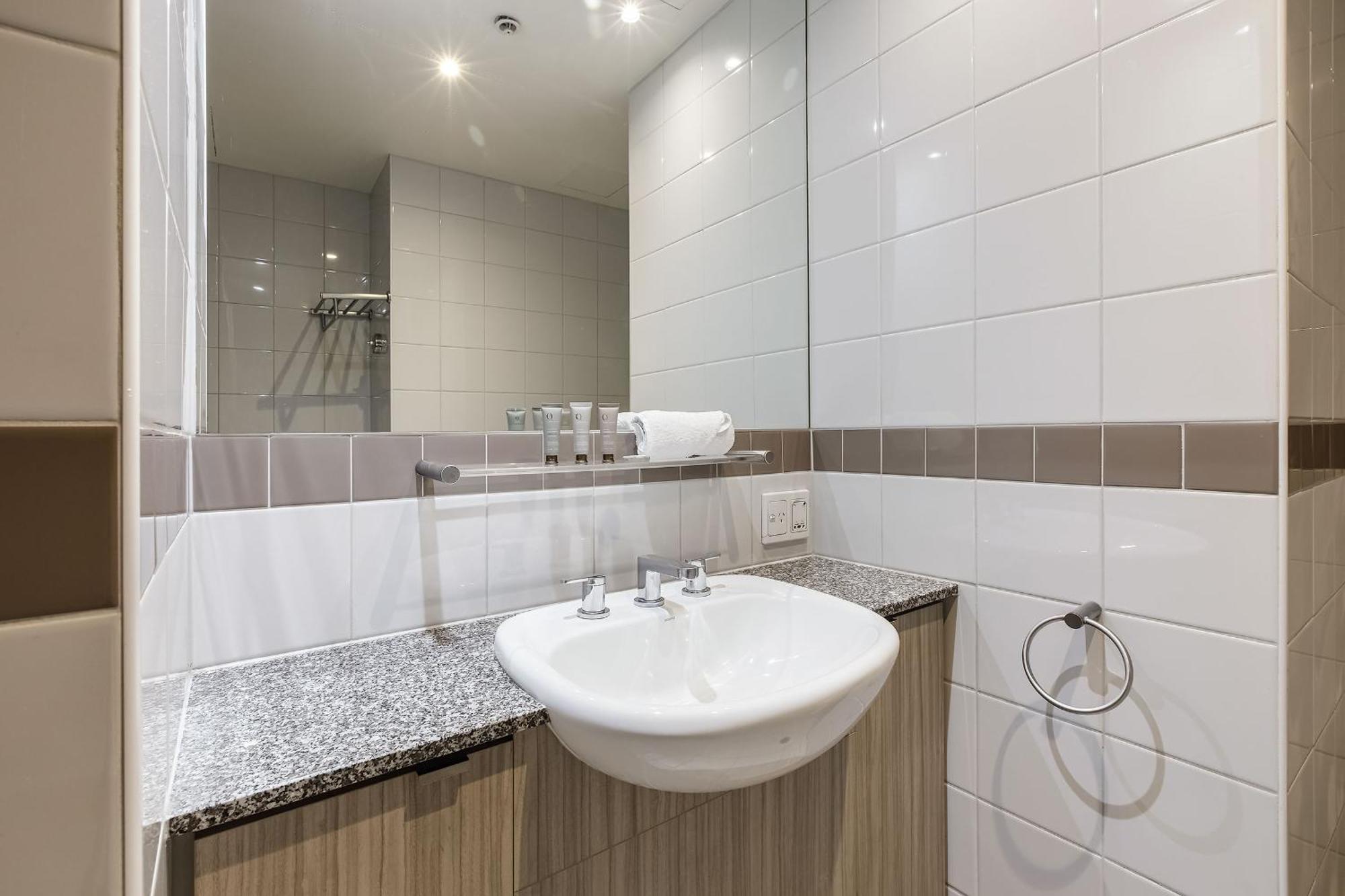 Modern Nomads Classic Styled King With Indoor Pool Melbourne