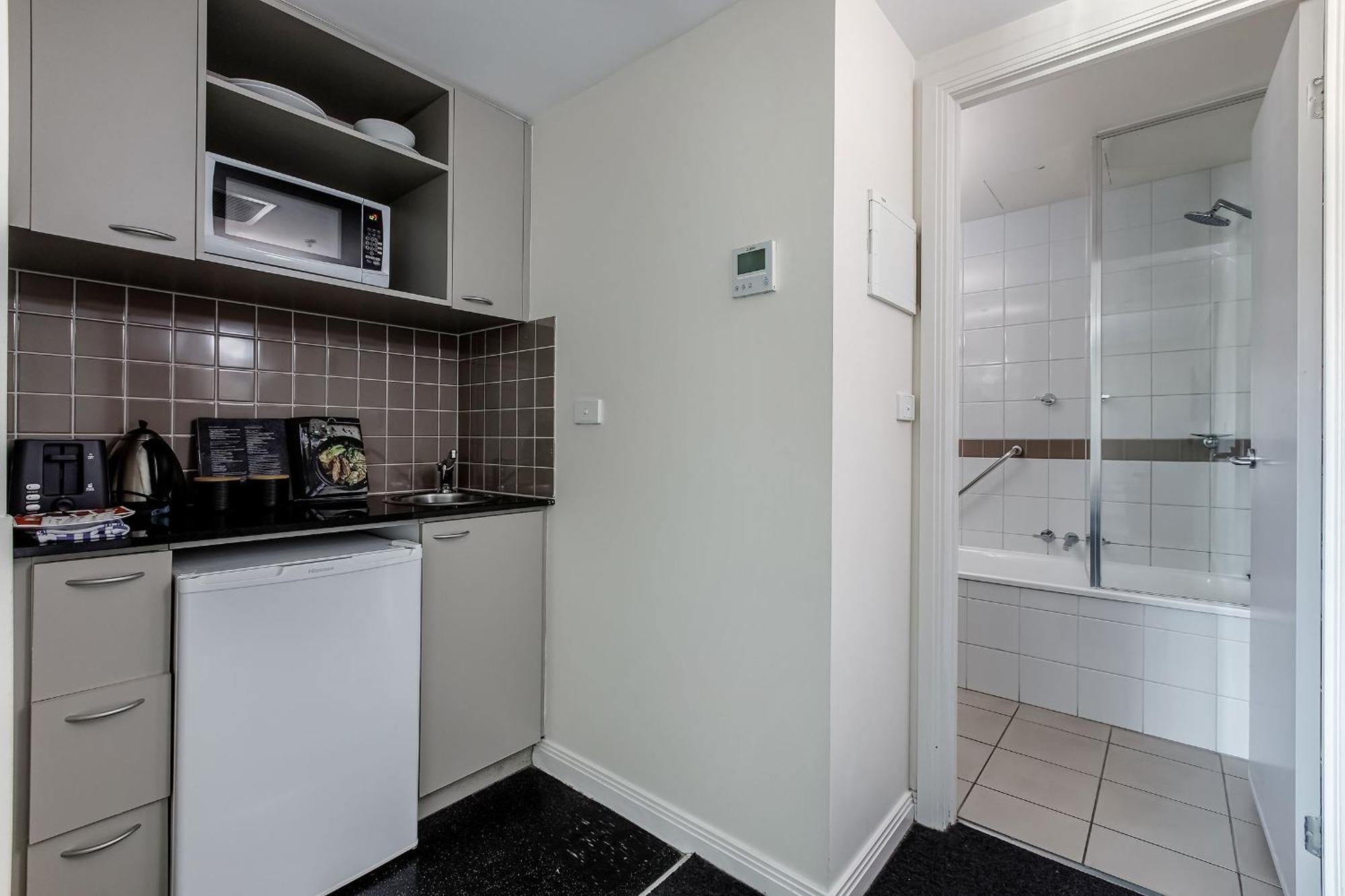 Apartment Modern Nomads Classic Styled King With Indoor Pool