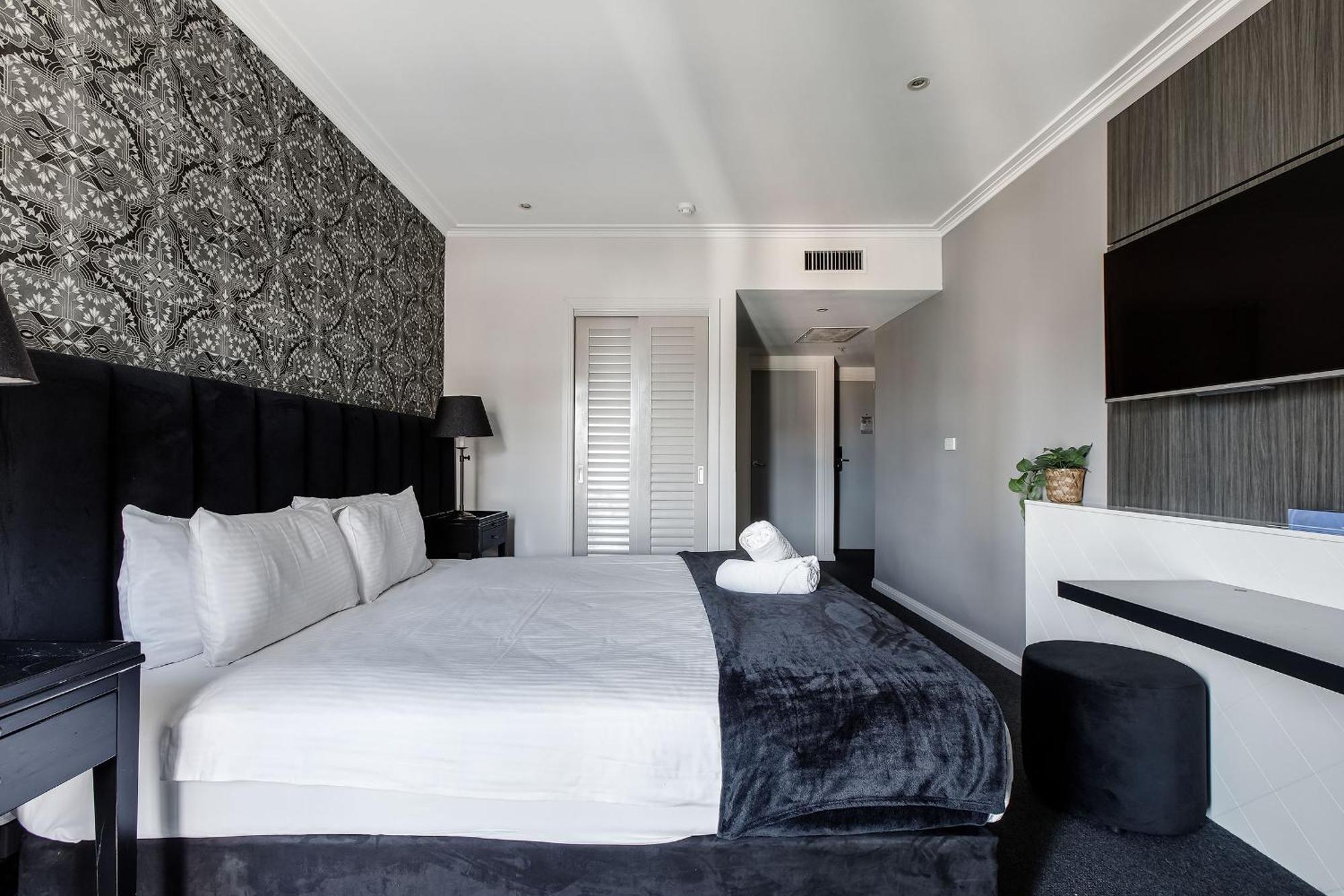 Apartment Modern Nomads Classic Styled King With Indoor Pool *