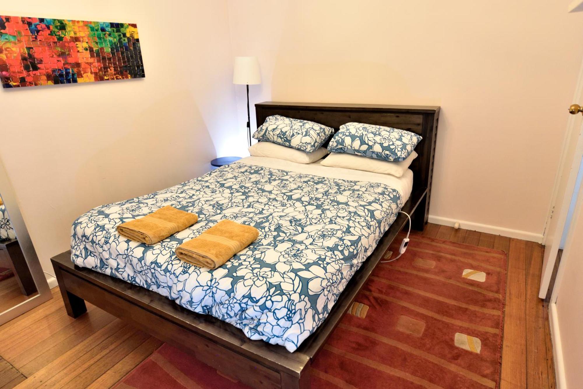 Two Pines, Whole In Tullamarine Near Airport! *