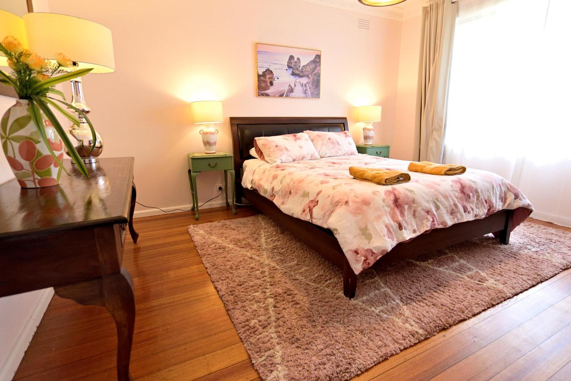Two Pines, Whole In Tullamarine Near Airport! Melbourne