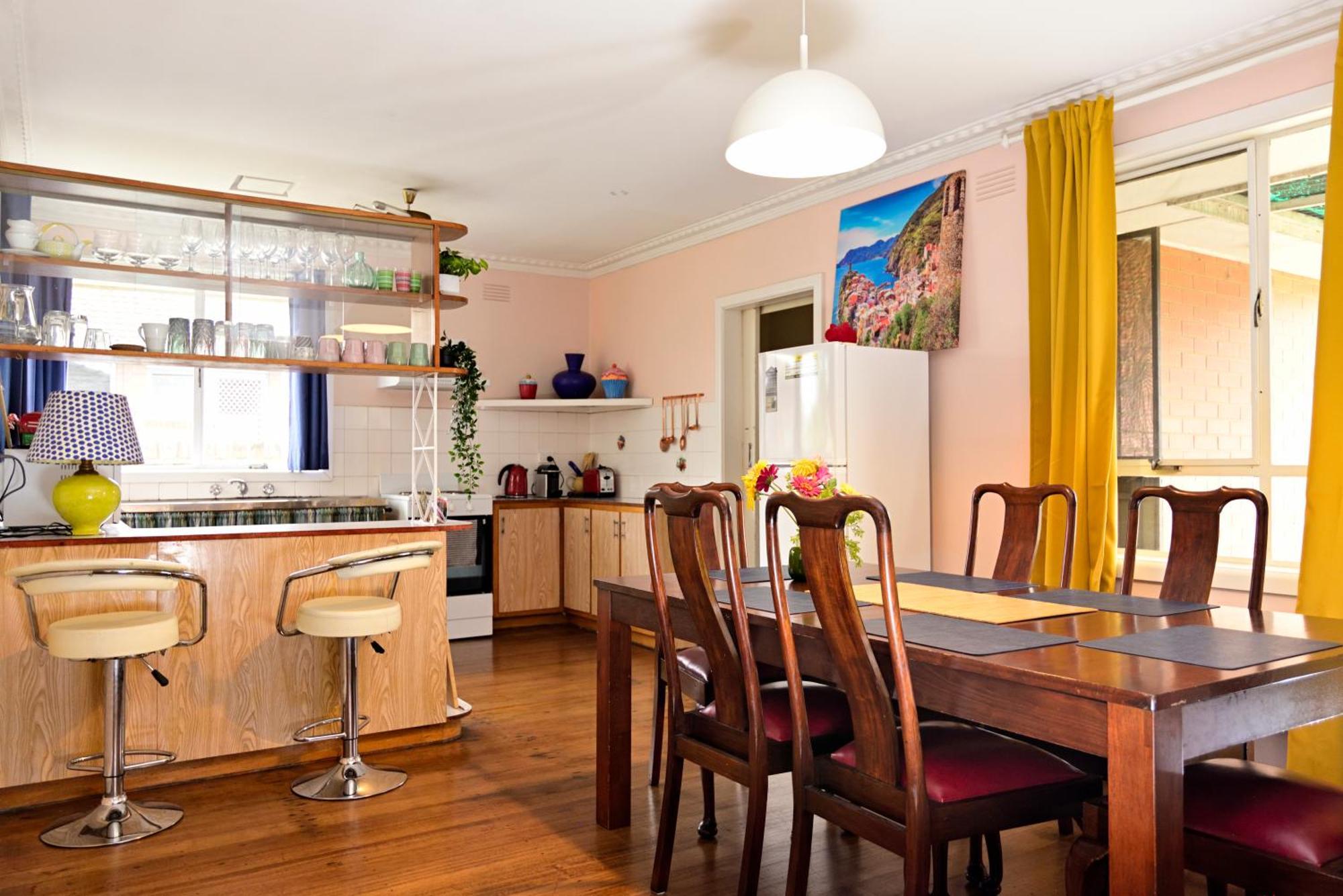 Two Pines, Whole In Tullamarine Near Airport! Holiday home Melbourne