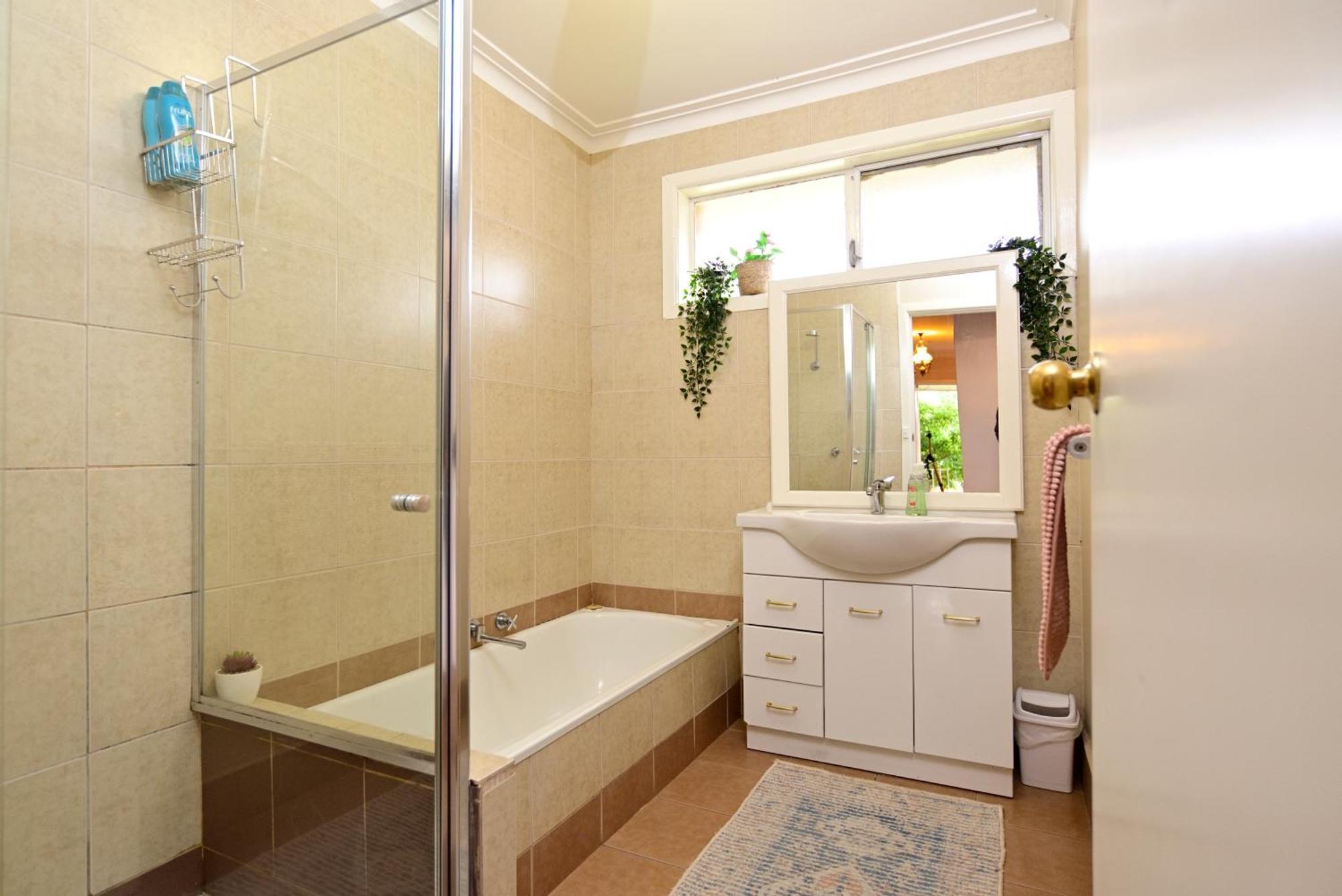 Two Pines, Whole In Tullamarine Near Airport! Melbourne