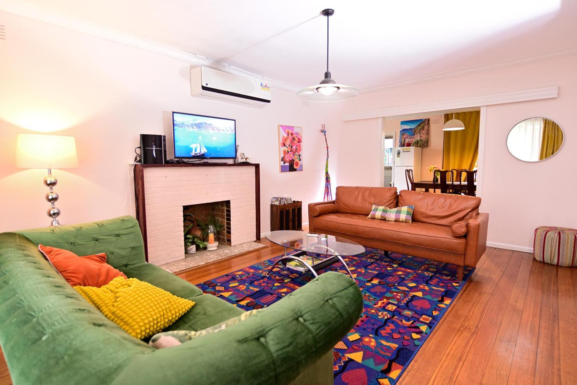 Two Pines, Whole In Tullamarine Near Airport! Holiday home *