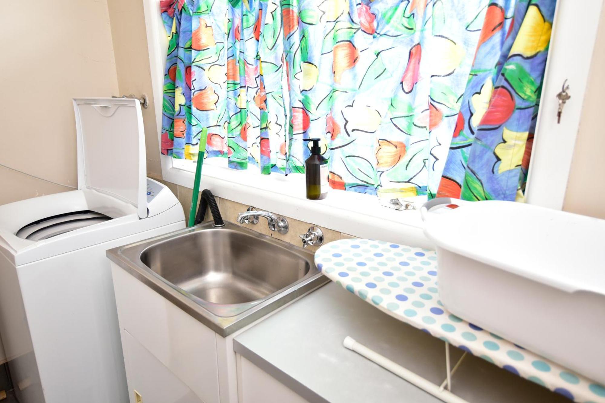 Two Pines, Whole In Tullamarine Near Airport! Holiday home Melbourne