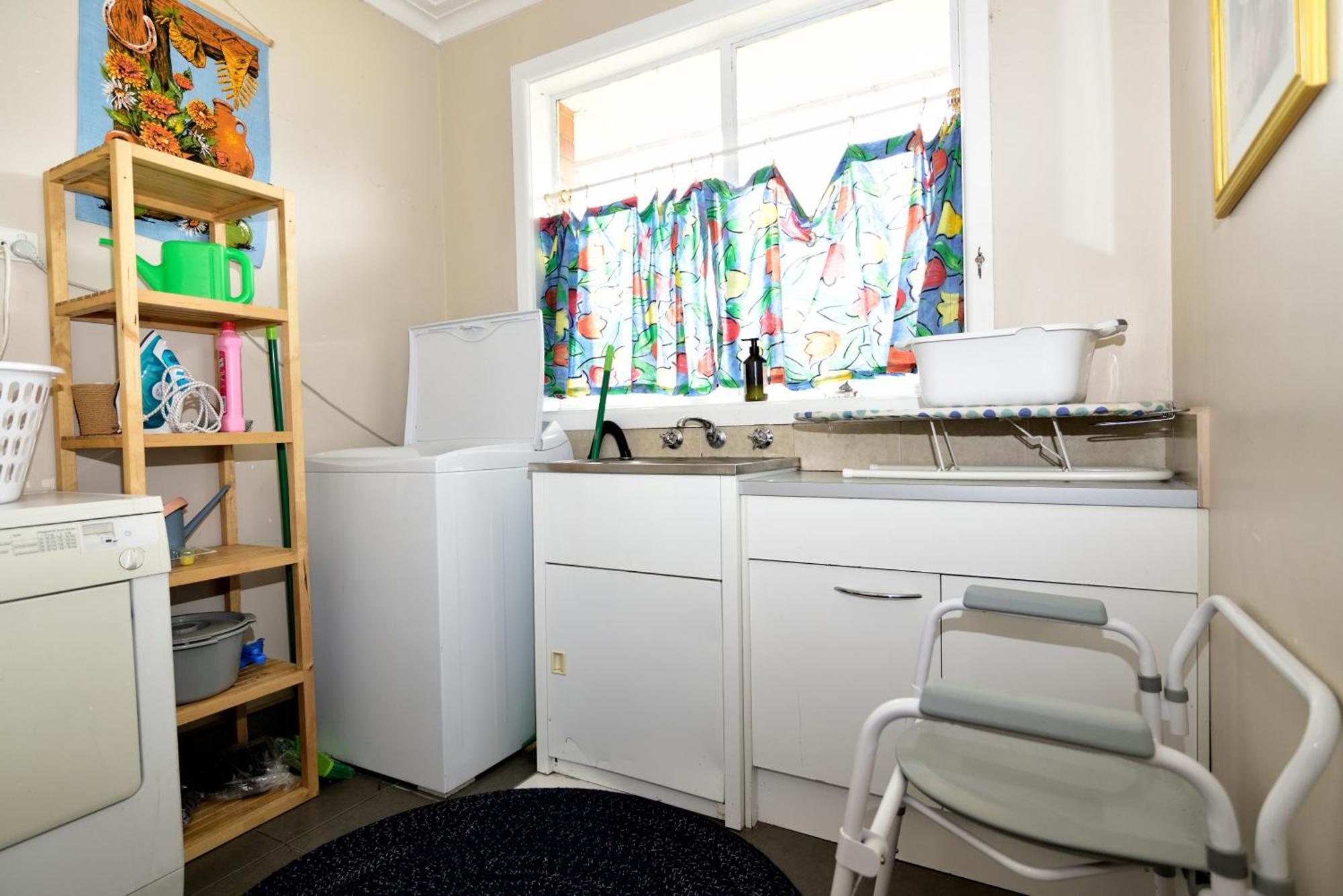 Two Pines, Whole In Tullamarine Near Airport!