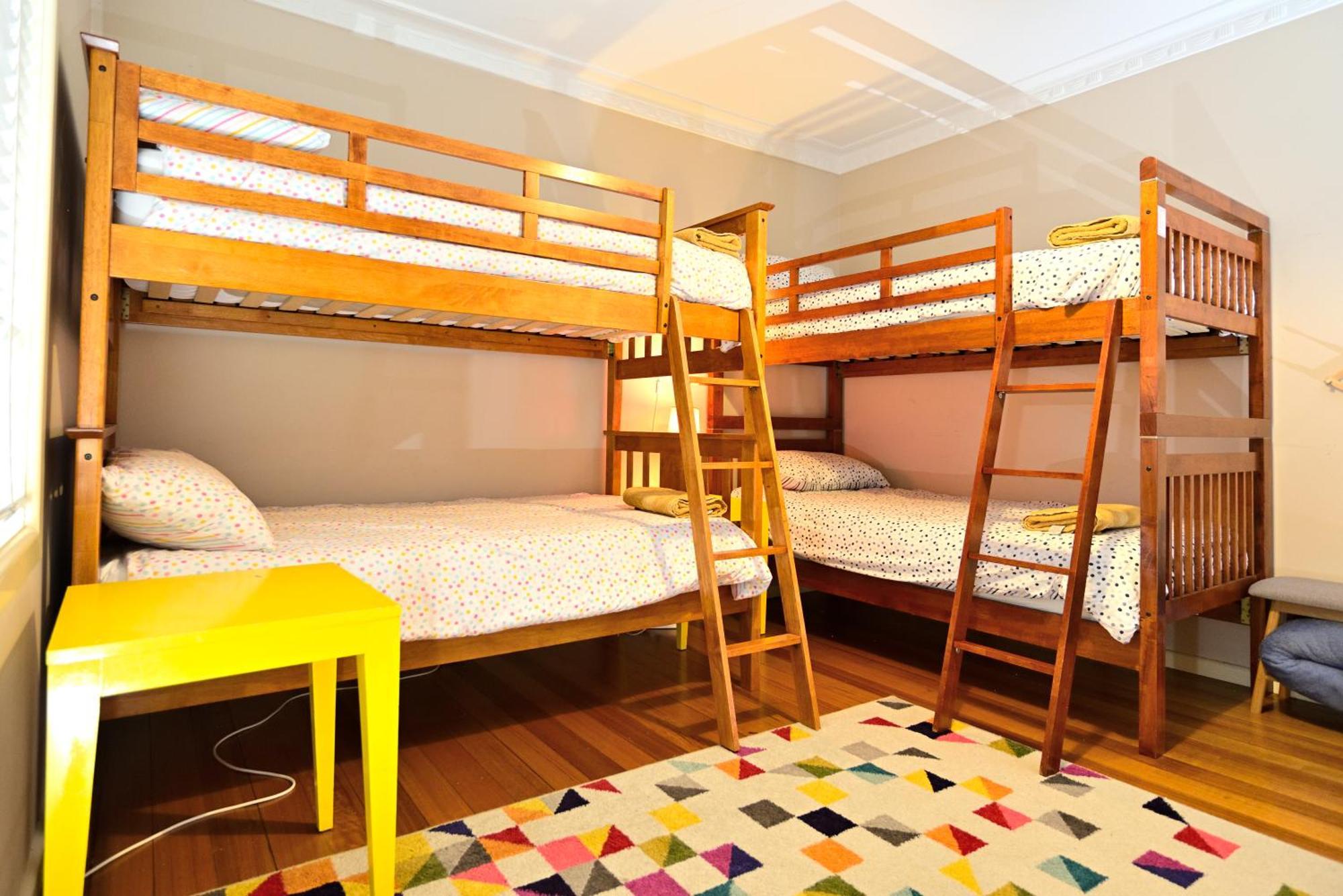 Two Pines, Whole In Tullamarine Near Airport! Holiday home
