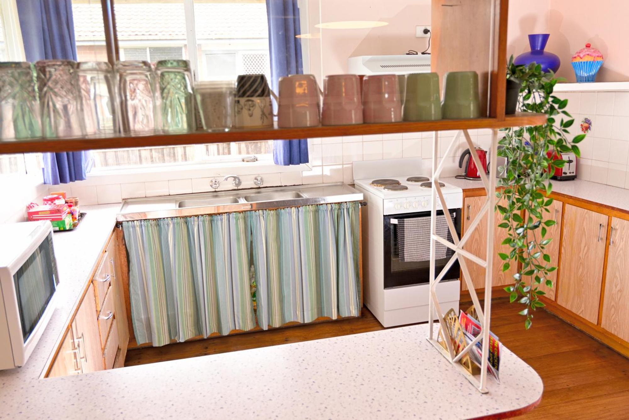 Two Pines, Whole In Tullamarine Near Airport! Holiday home