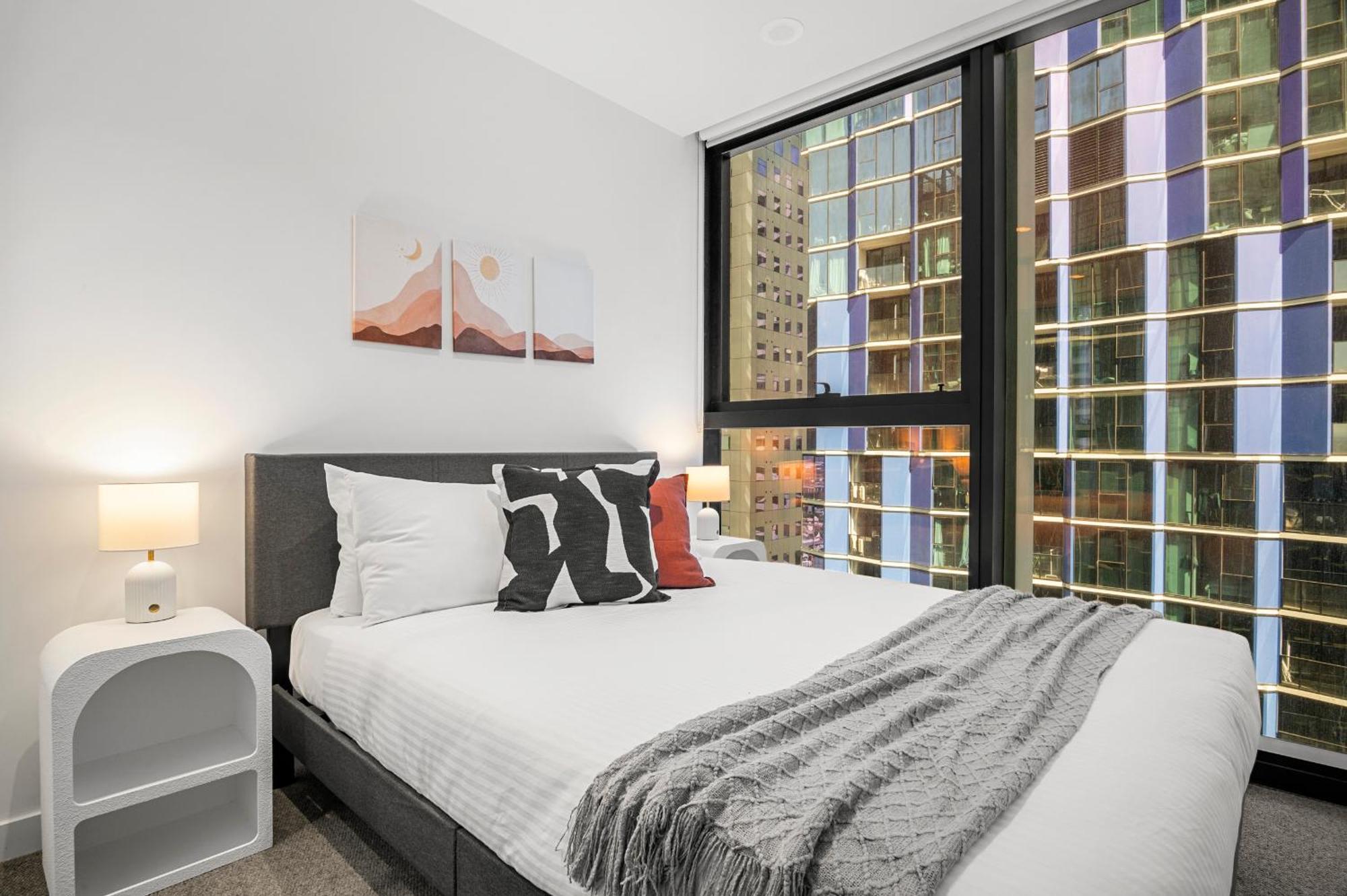 Stunning 2br In Melb Cbd With Pool And Gym *