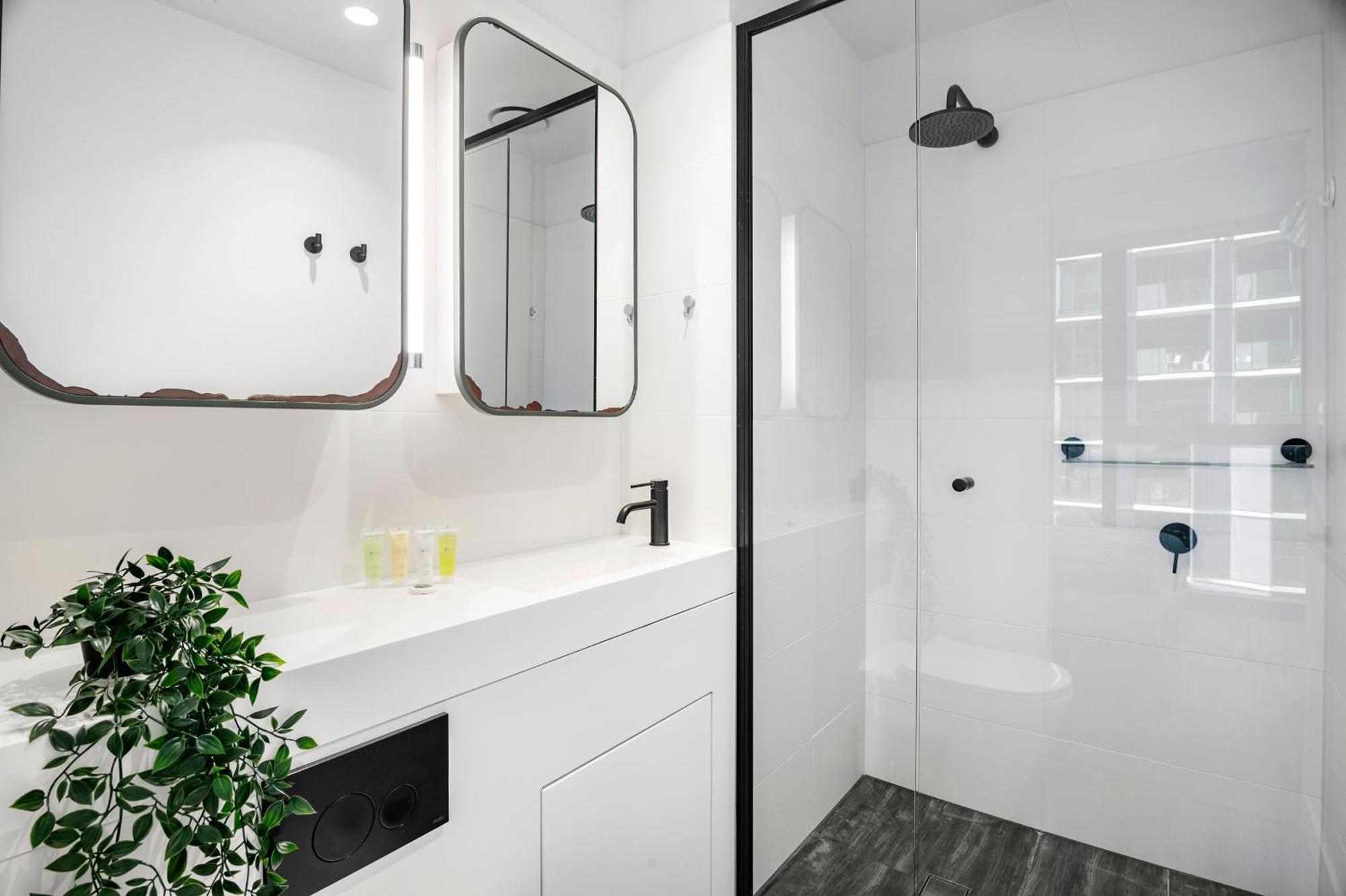 Apartment Stunning 2br In Melb Cbd With Pool And Gym *