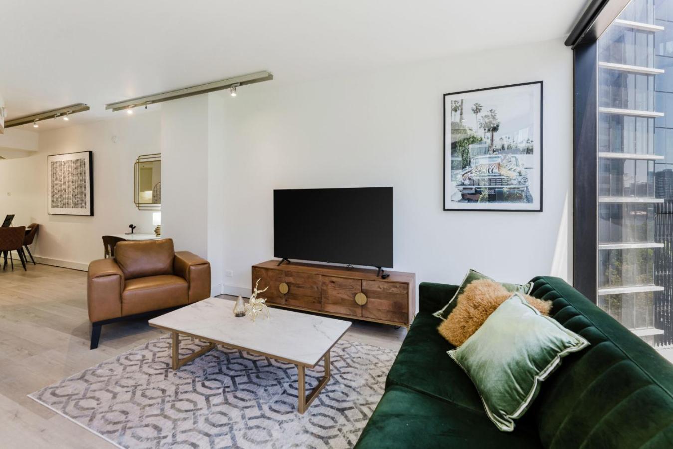 Deco Inspired Delight Near Mavel * Melbourne