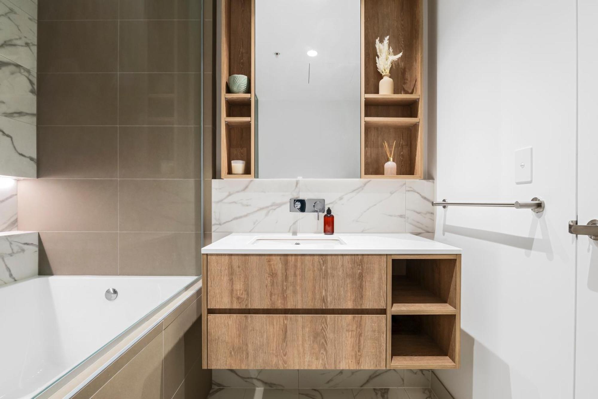 Center 2br With Stunning Views, Pool And Gym! Melbourne